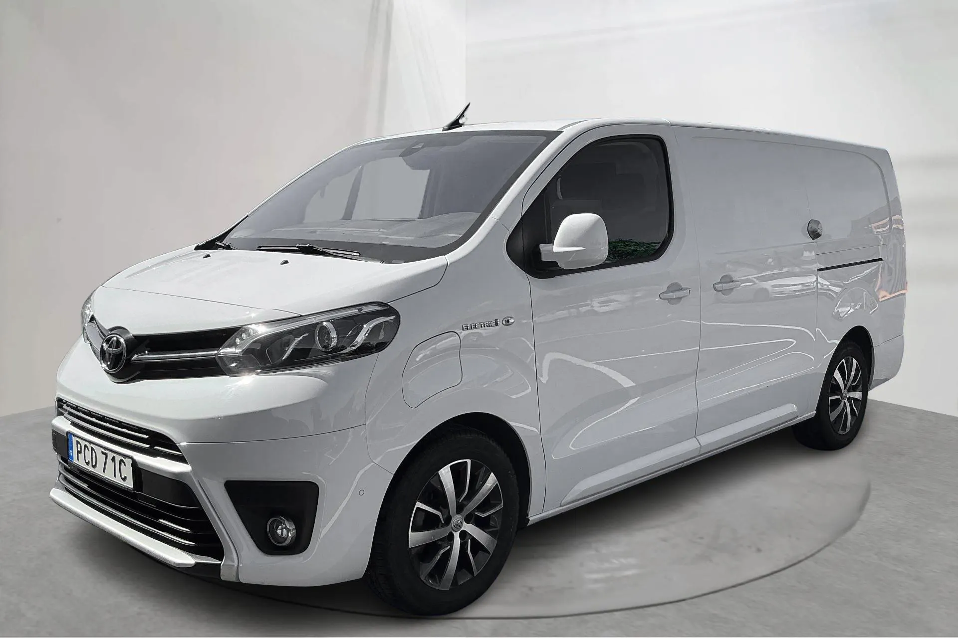 Presentationsfoto 1 av 17: Toyota PROACE Electric 75kWh (136hk) - 8 468 mil - Automat - vit - 2023