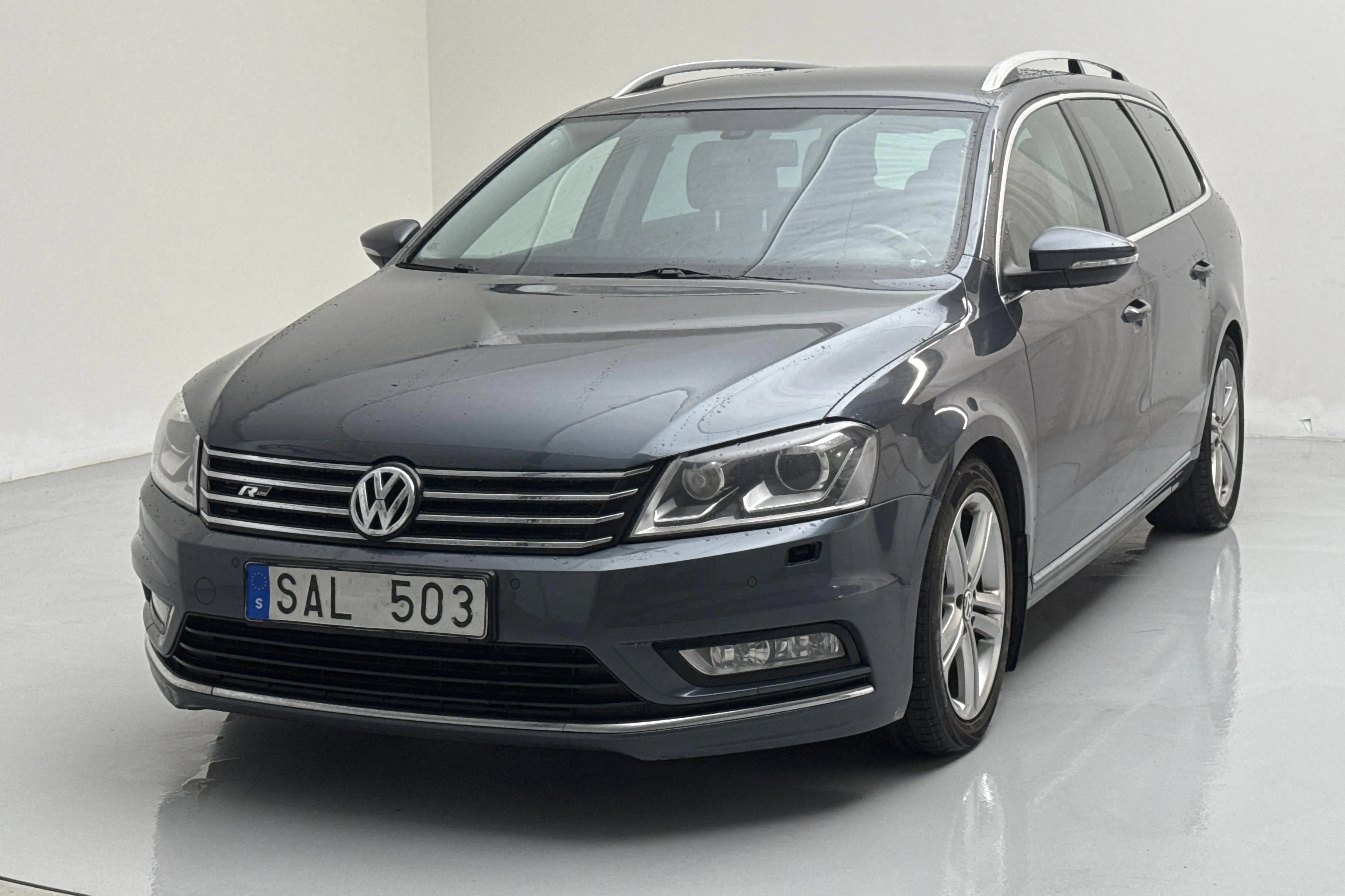 Presentation photo 1 of 15: VW Passat 2.0 TDI BlueMotion Technology Variant 4Motion (177hk) - 248 670 km - Automatic - Light Grey - 2014