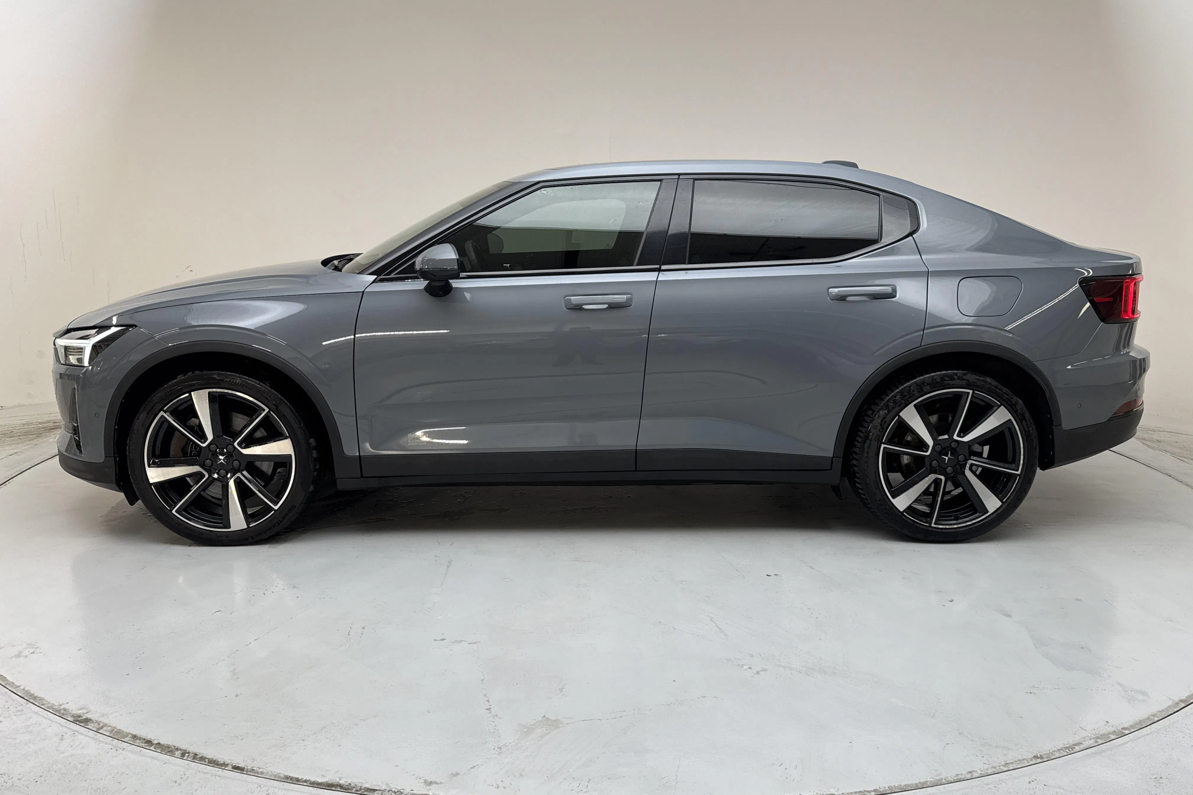 Presentationsfoto 2 av 22: Polestar 2 Standard range Single motor (224hk) - 7 027 mil - Automat - grå - 2022