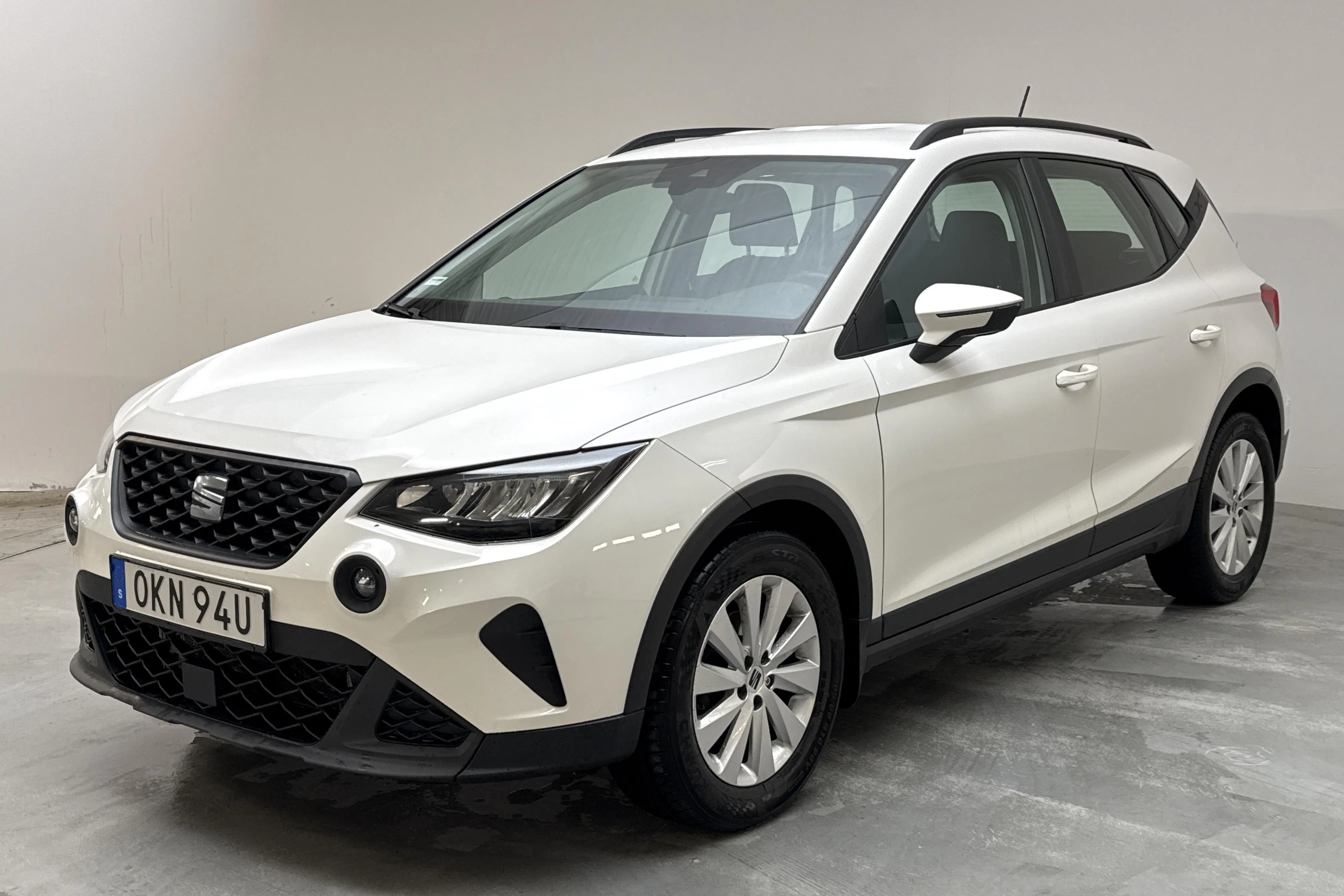 Presentationsfoto 1 av 12: Seat Arona 1.0 TSI (110hk) - 18 052 mil - Automat - vit - 2022