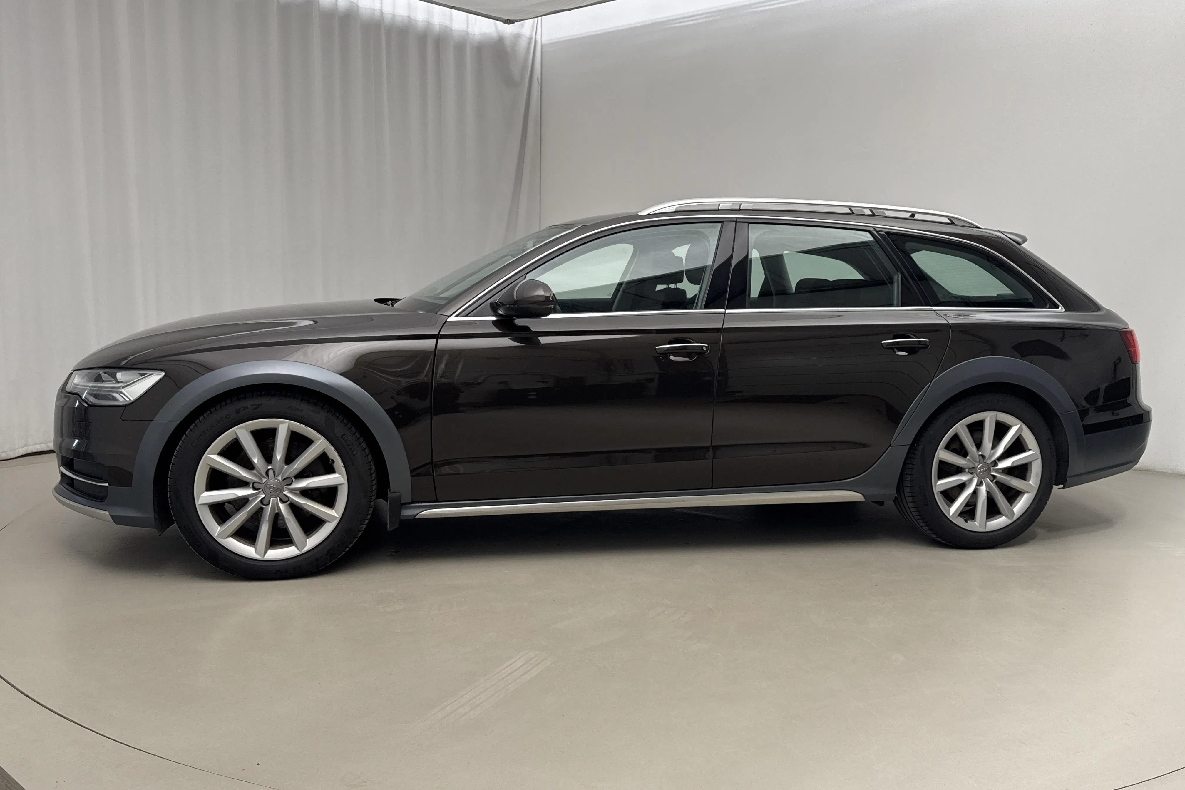 Presentationsfoto 2 av 17: Audi A6 Allroad 3.0 TDI quattro (218hk) - 14 857 mil - Automat - brun - 2017