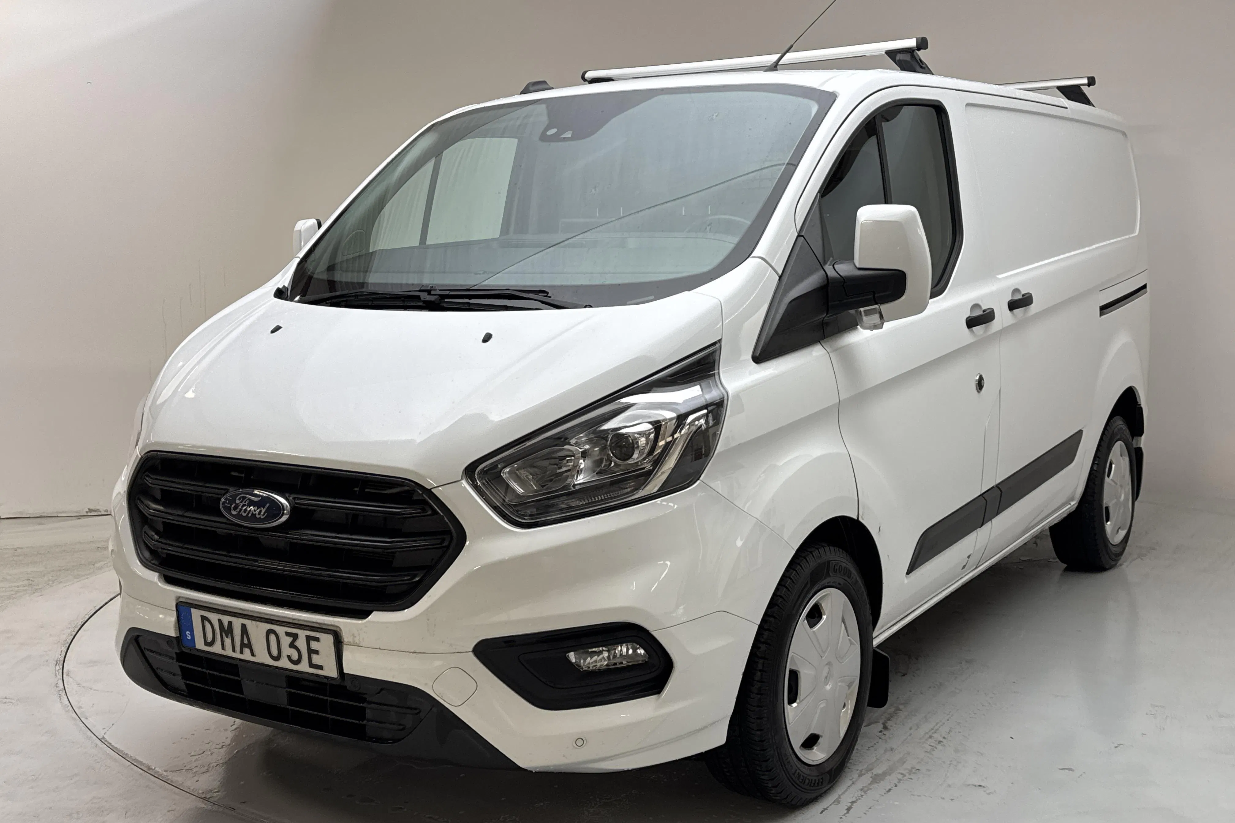 Presentation photo 1 of 12: Ford Transit Custom 280 MHEV (130hk) - 55 800 km - Automatic - white - 2023