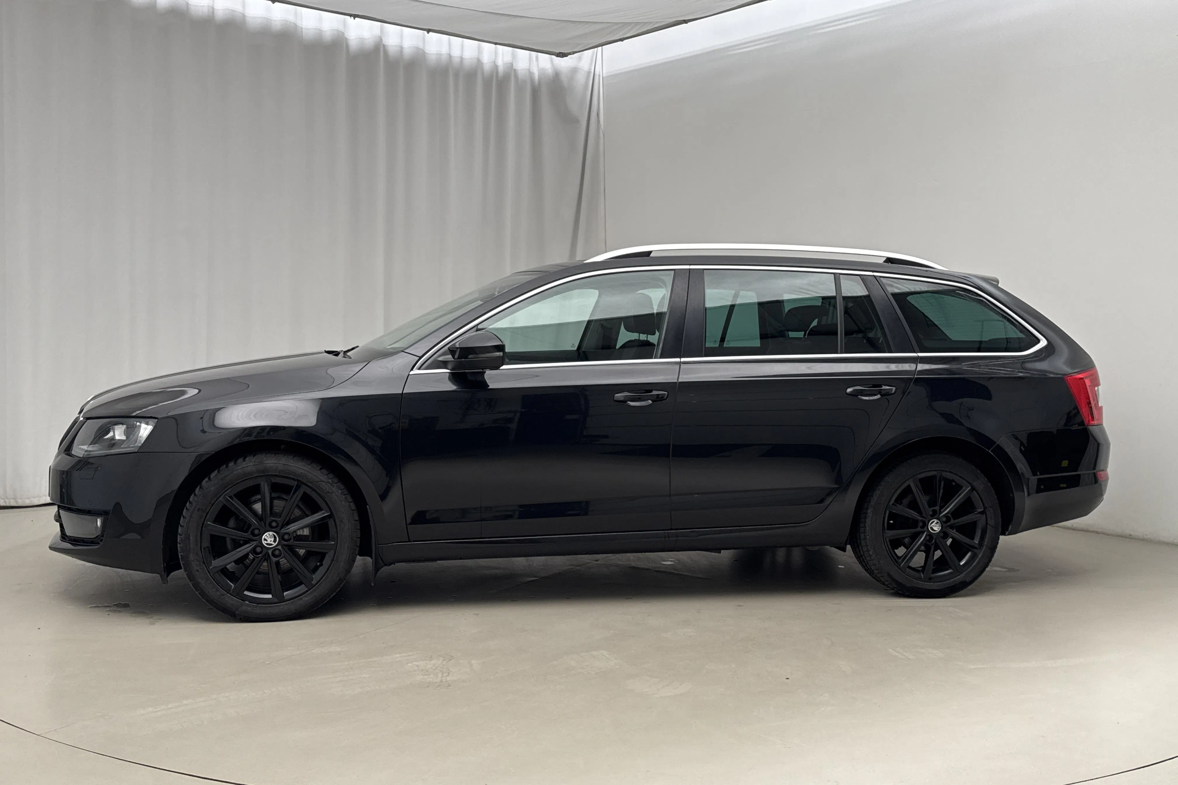 Presentationsfoto 2 av 18: Skoda Octavia III 1.4 TSI Combi (150hk) - 12 543 mil - Manuell - svart - 2016