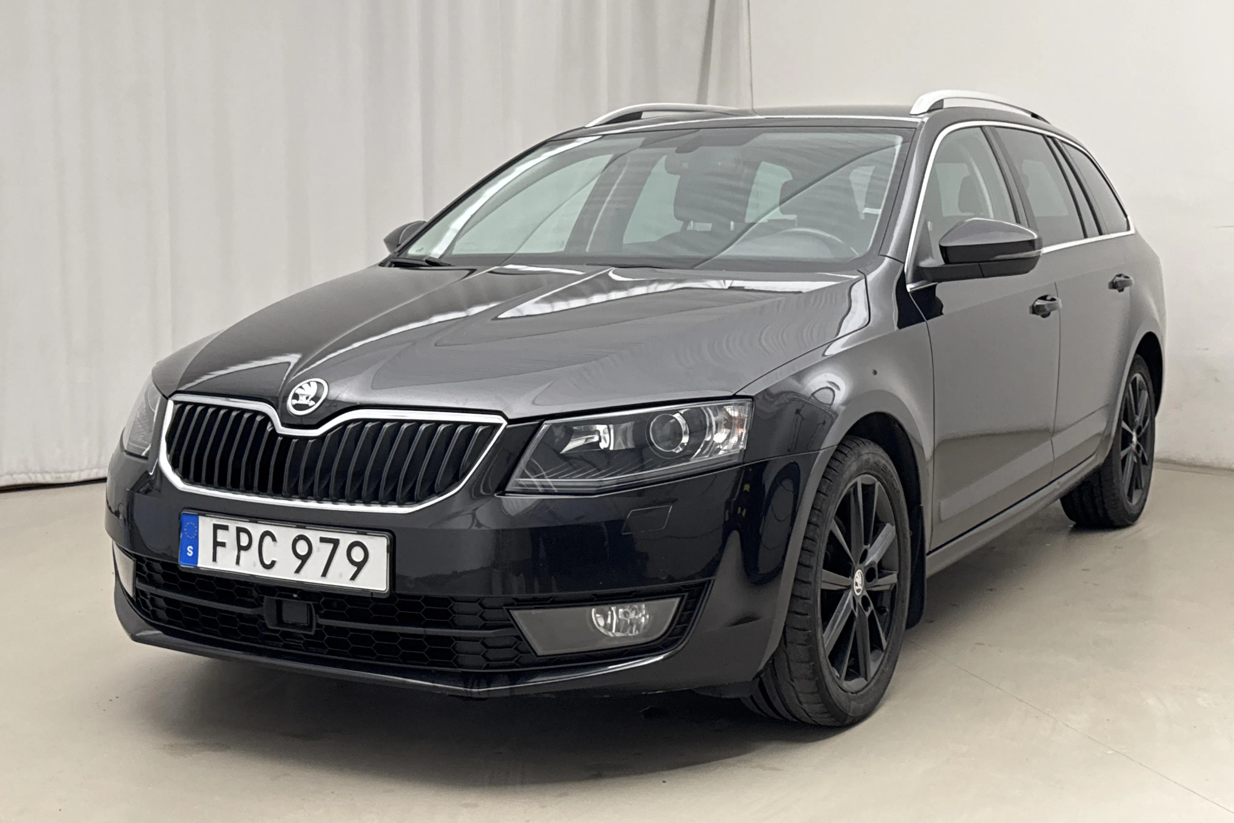 Presentationsfoto 1 av 18: Skoda Octavia III 1.4 TSI Combi (150hk) - 12 543 mil - Manuell - svart - 2016