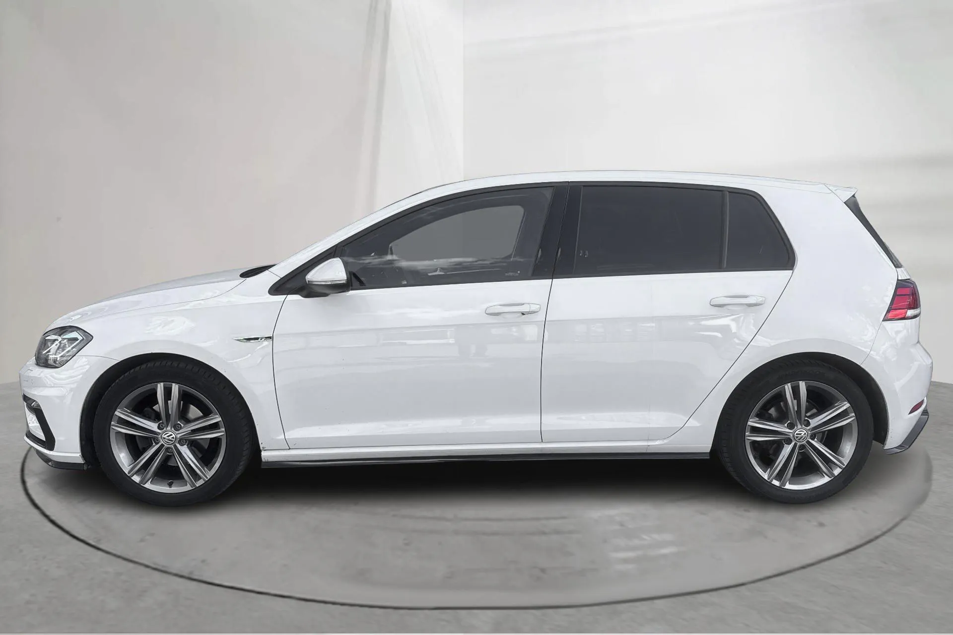 Presentationsfoto 2 av 17: VW Golf VII 1.5 TSI 5dr (150hk) - 3 673 mil - Automat - vit - 2020