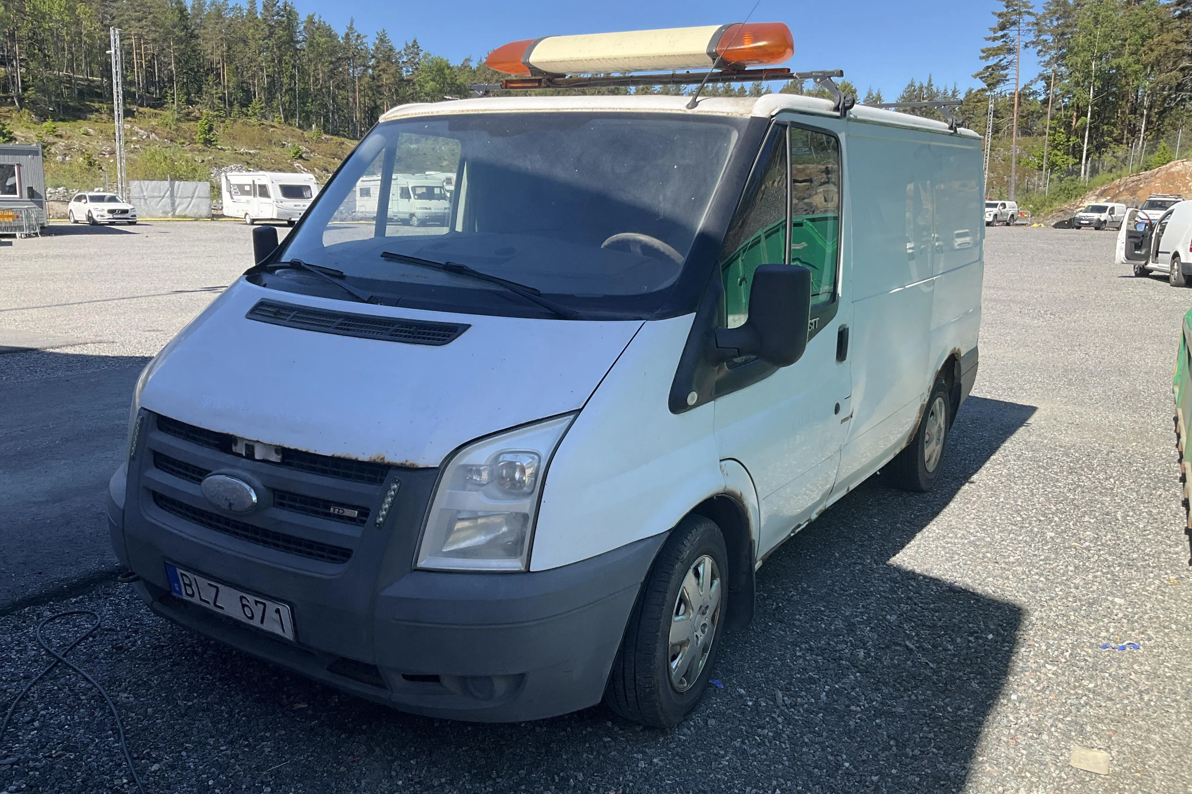Presentationsfoto 1 av 12: Ford Transit 260 2.2 TDCi Skåp (85hk) - 21 734 mil - Manuell - vit - 2008