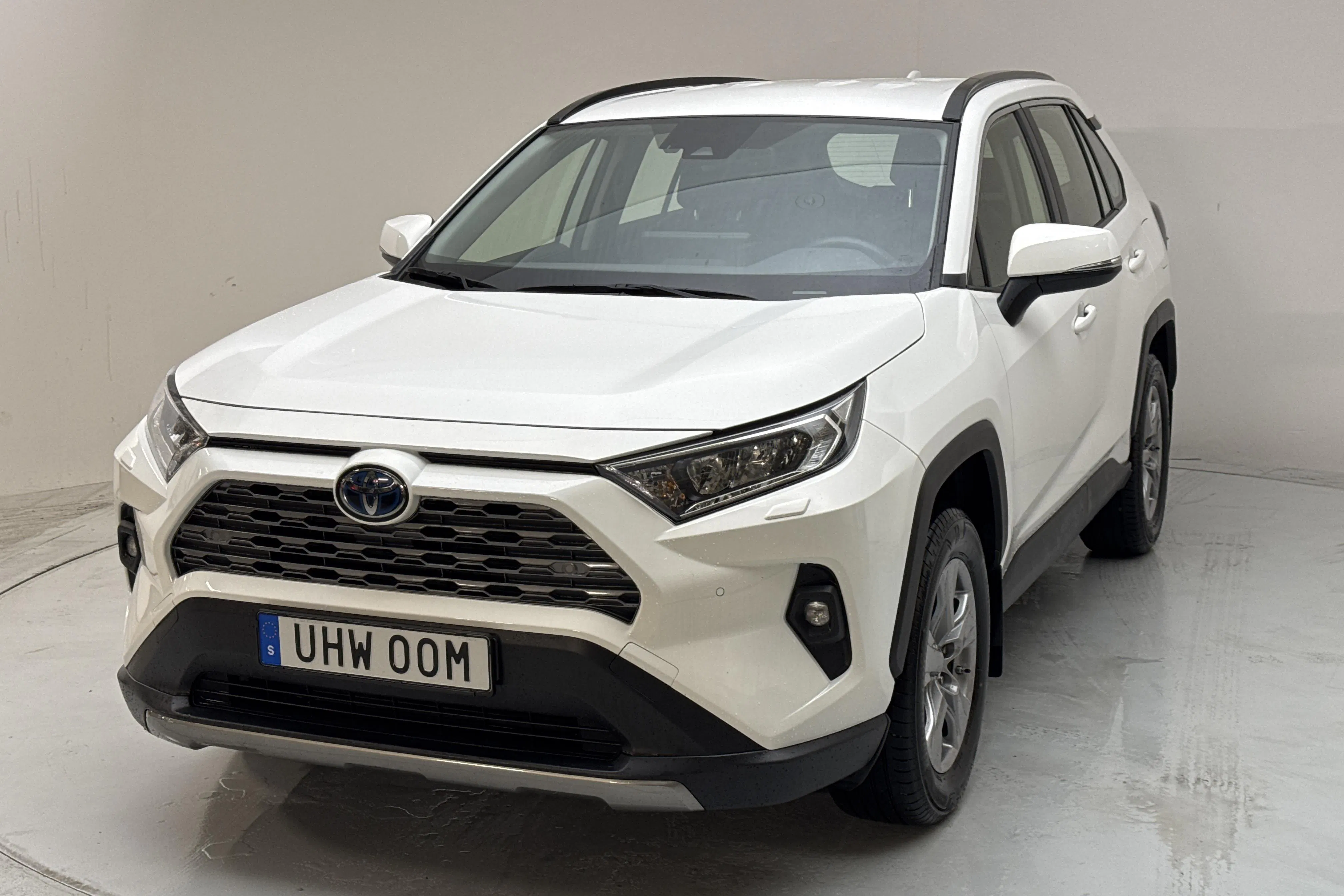Presentationsfoto 1 av 15: Toyota RAV4 2.5 HSD AWD (222hk) - 2 510 mil - Automat - vit - 2023