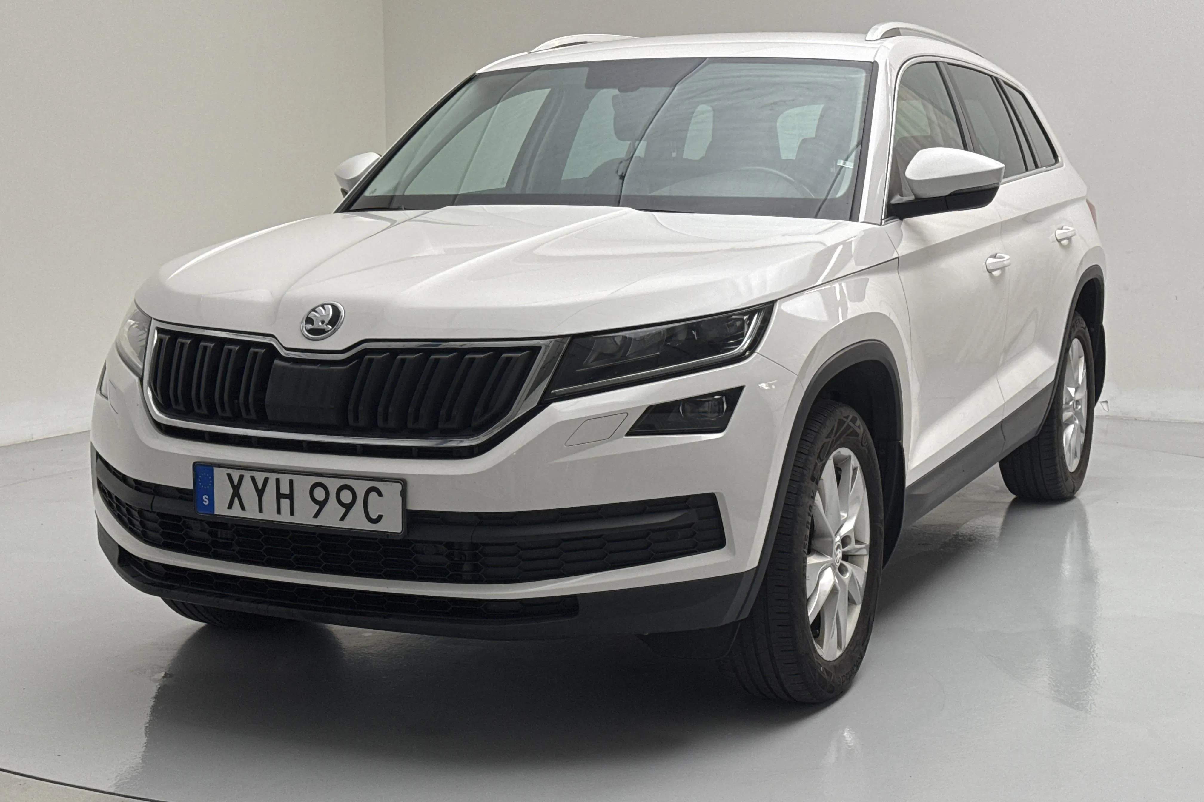 Presentationsfoto 1 av 17: Skoda Kodiaq 2.0 TDI 4X4 (190hk) - 6 849 mil - Automat - vit - 2019