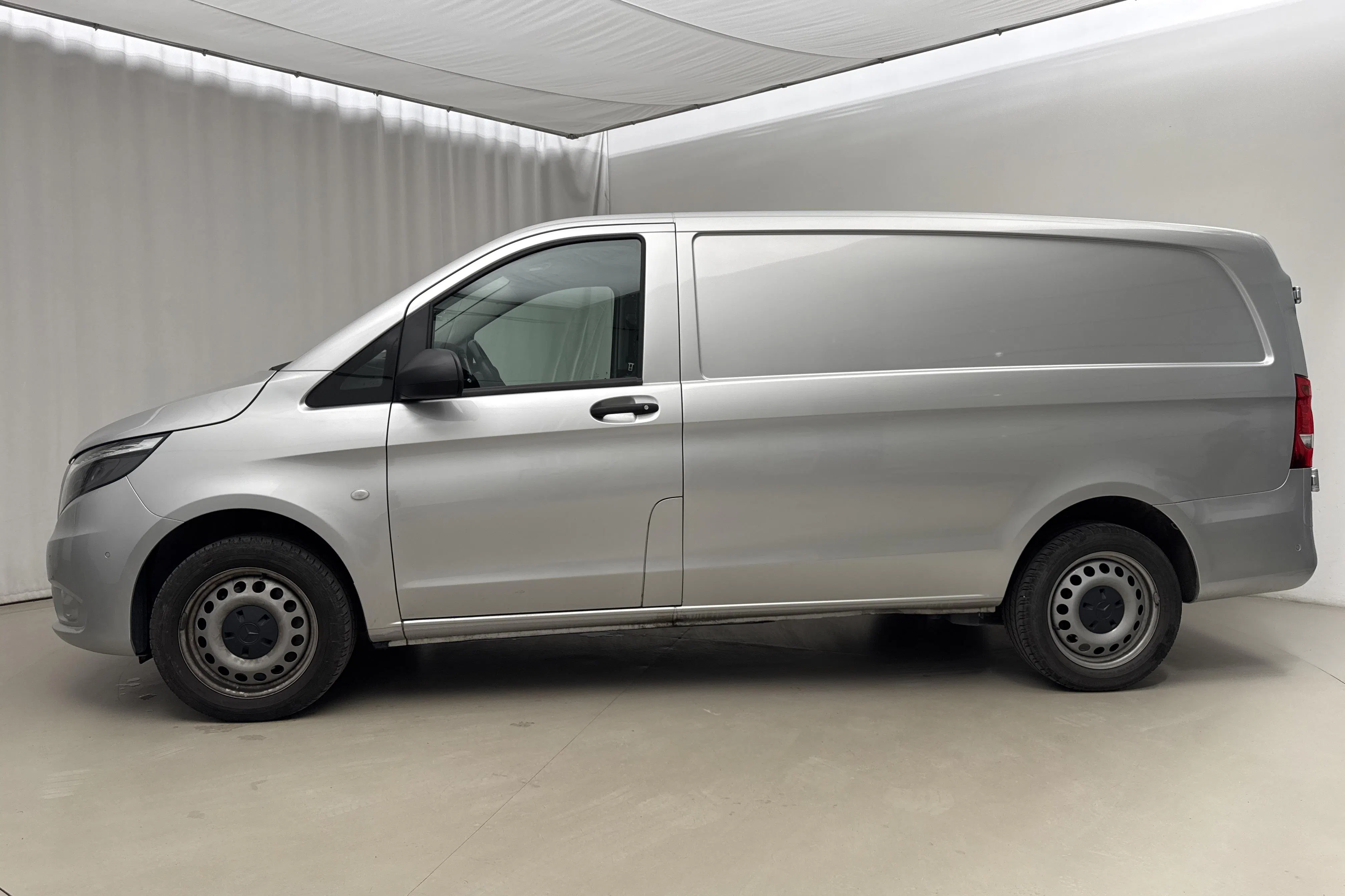 Presentationsfoto 2 av 17: Mercedes Vito 116 CDI 4MATIC W640 (163hk) - 8 059 mil - Automat - silver - 2024