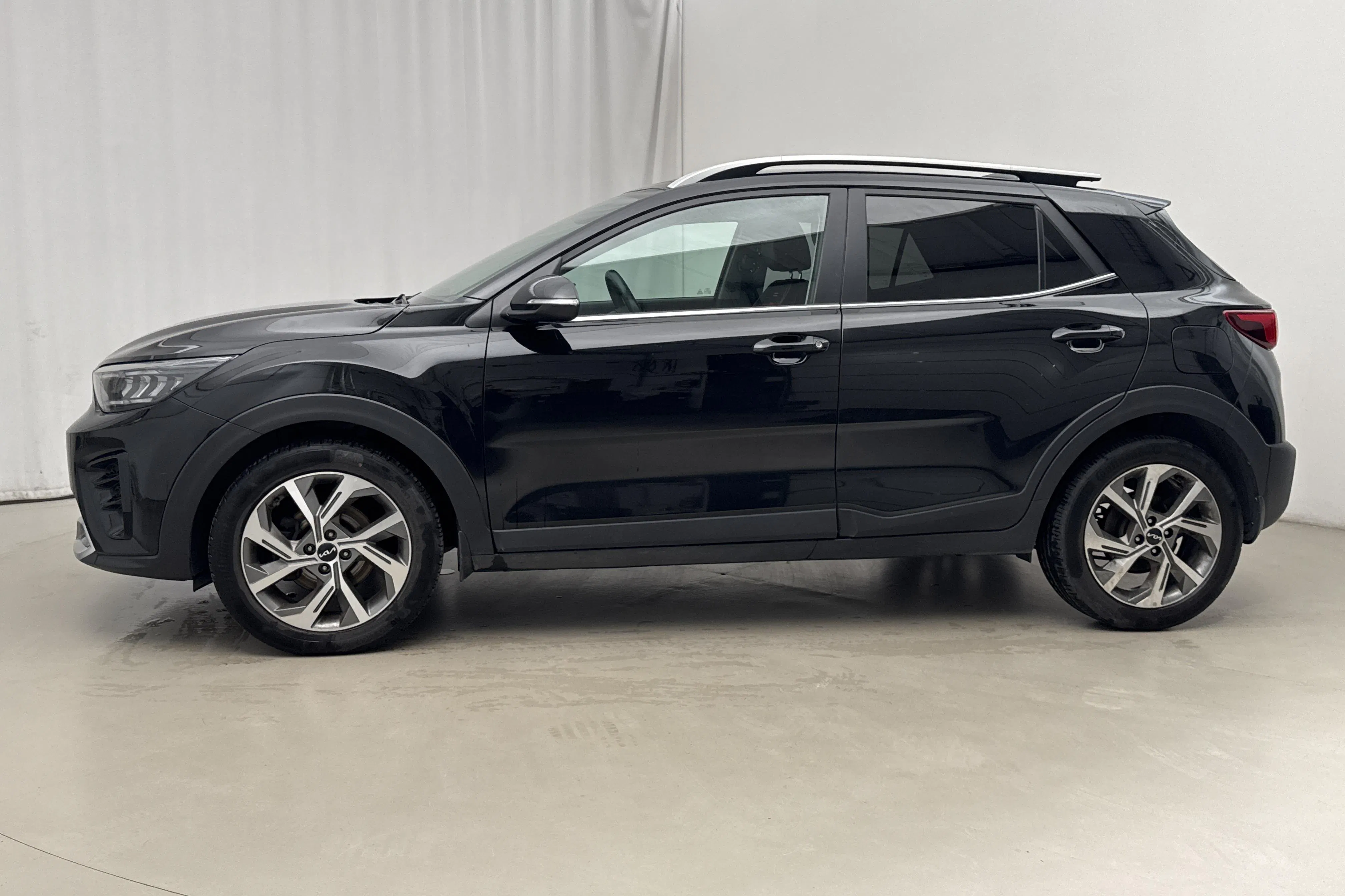 Presentationsfoto 2 av 17: KIA Stonic 1.0 T-GDi (120hk) - 5 611 mil - Automat - svart - 2023