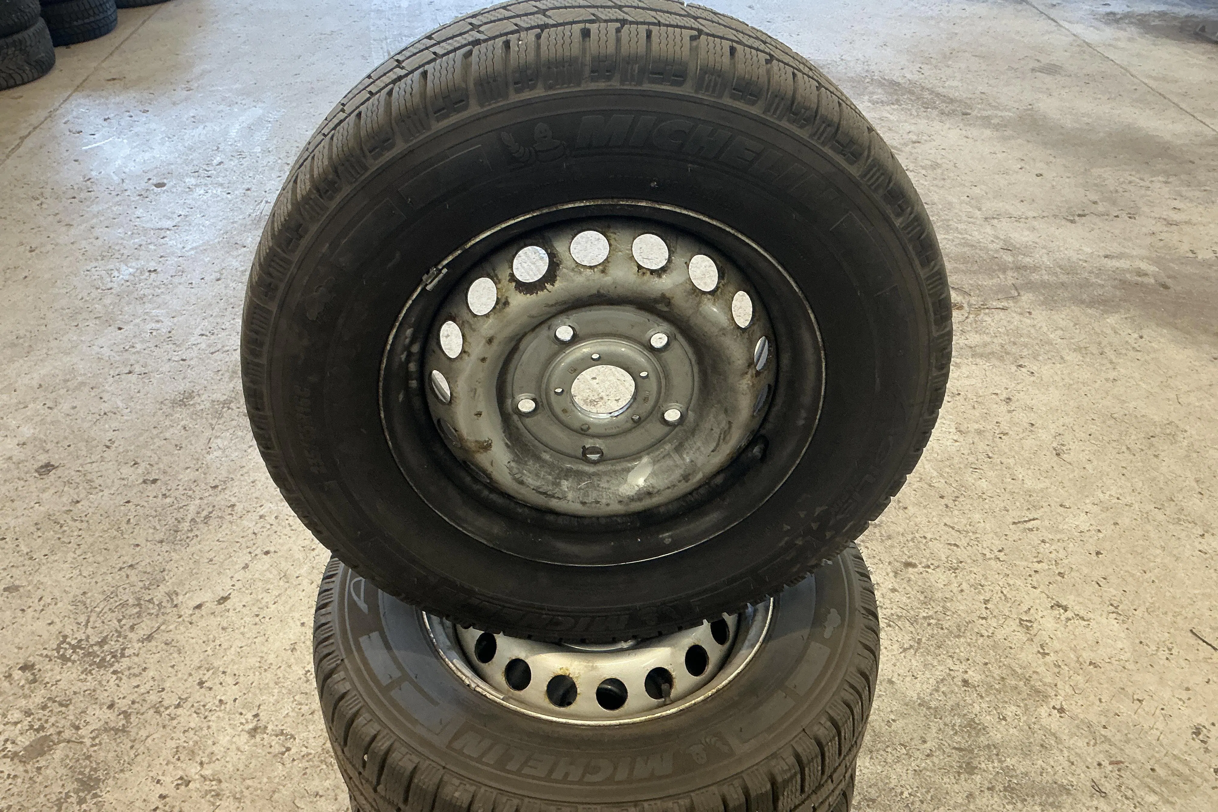 Presentationsfoto 17 av 17: Ford Transit 350 2.0 TDCi 2WD Skåp (170hk) - 11 770 mil - Automat - vit - 2018