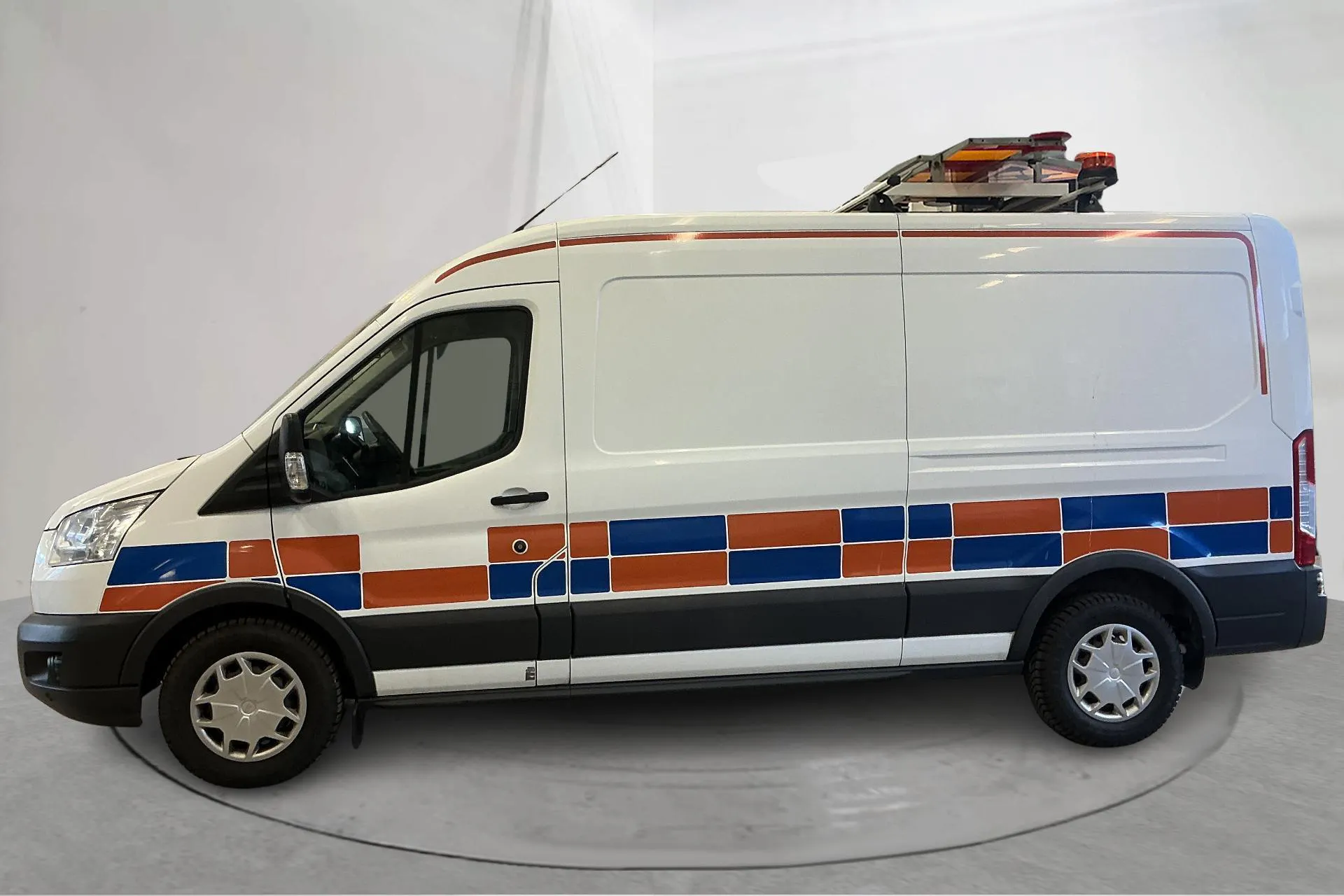 Presentationsfoto 2 av 17: Ford Transit 350 2.0 TDCi 2WD Skåp (170hk) - 11 770 mil - Automat - vit - 2018