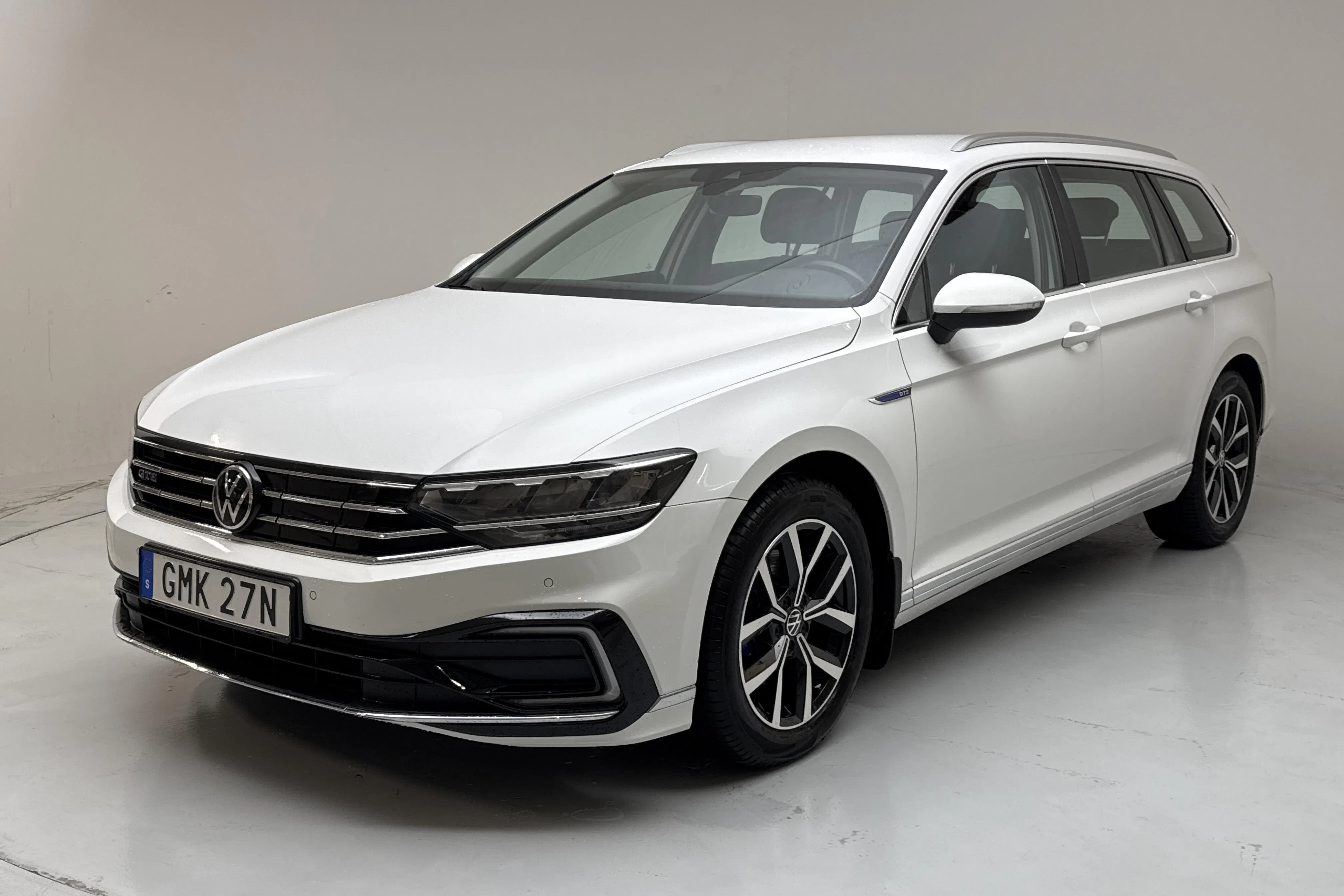 Presentation photo 1 of 15: VW Passat 1.4 GTE Sportscombi (218hk) - 141 600 km - Automatic - white - 2021