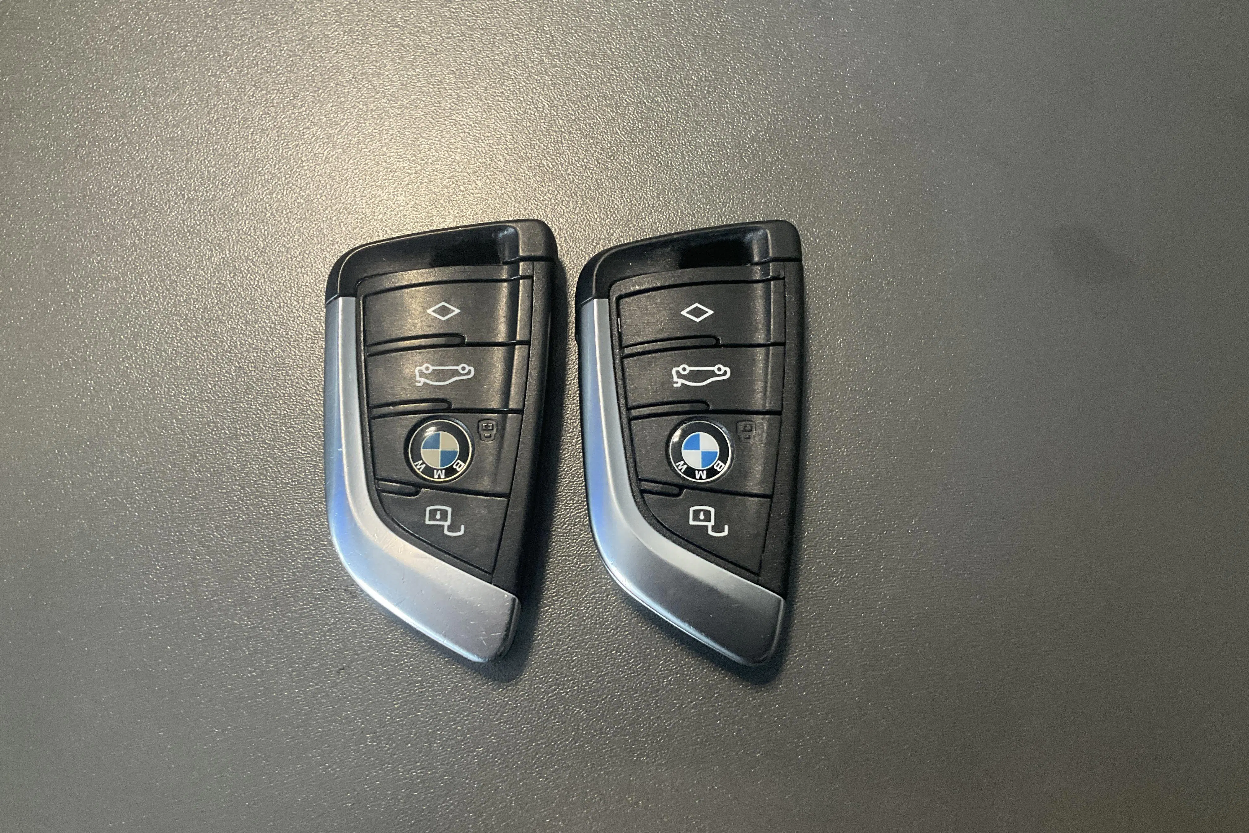 Presentationsfoto 17 av 17: BMW 118i 5dr, F40 (140hk) - 17 258 mil - Manuell - Dark Grey - 2020