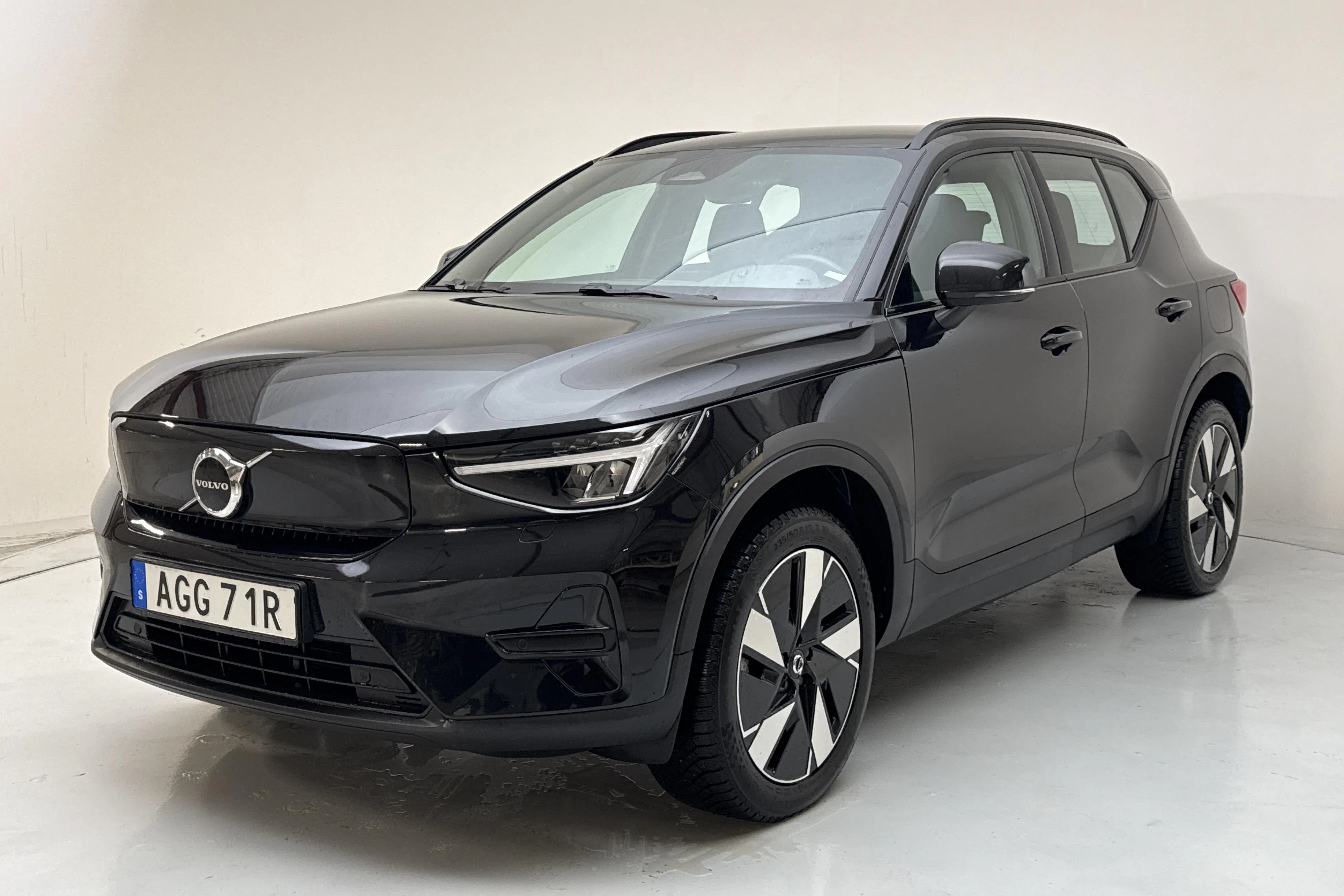 Presentationsfoto 1 av 18: Volvo XC40 P8 Recharge Twin AWD (408hk) - 5 537 mil - Automat - svart - 2024