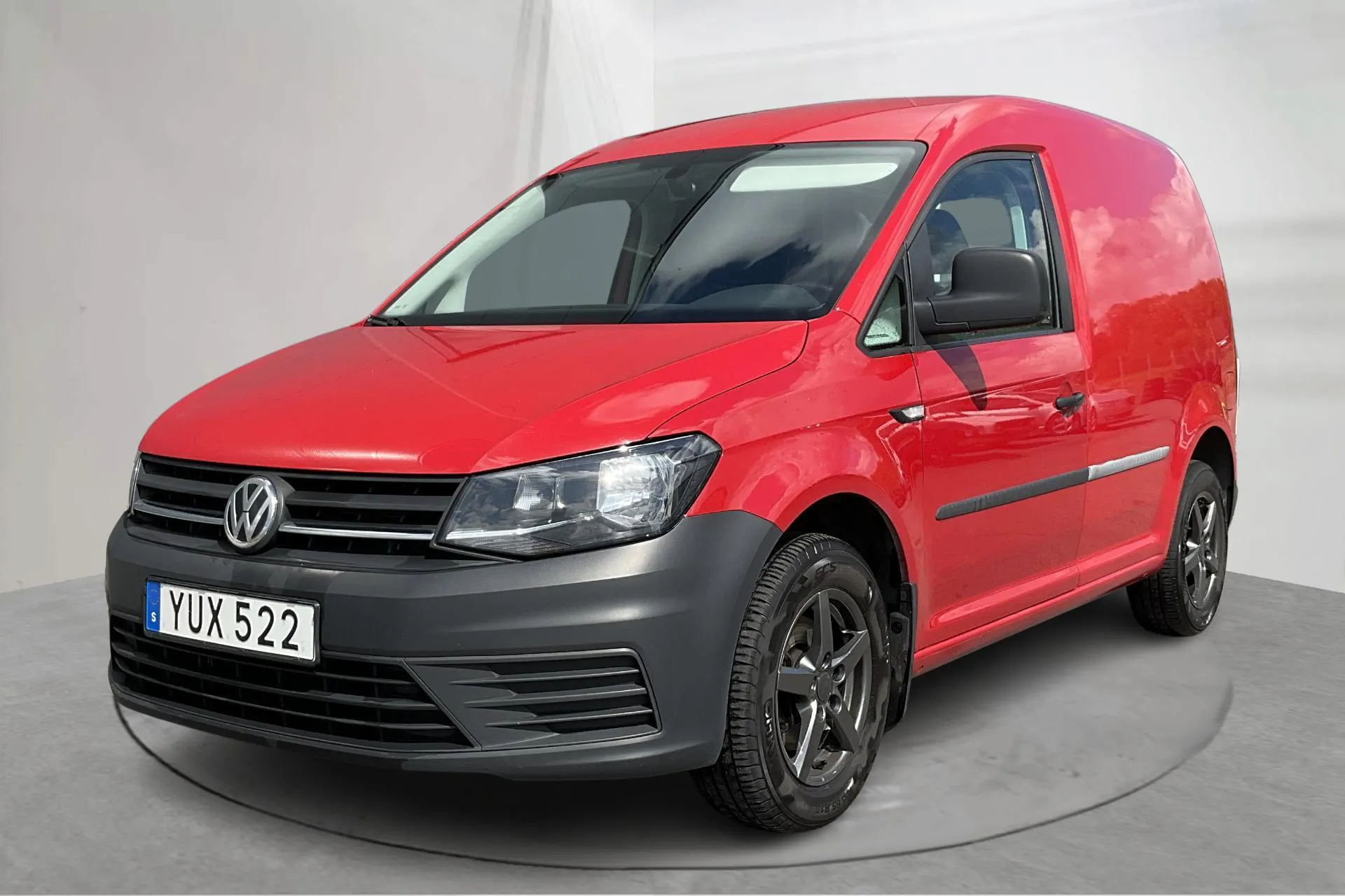 Presentationsfoto 1 av 14: VW Caddy 2.0 TDI Skåp (102hk) - 22 579 mil - Manuell - röd - 2018