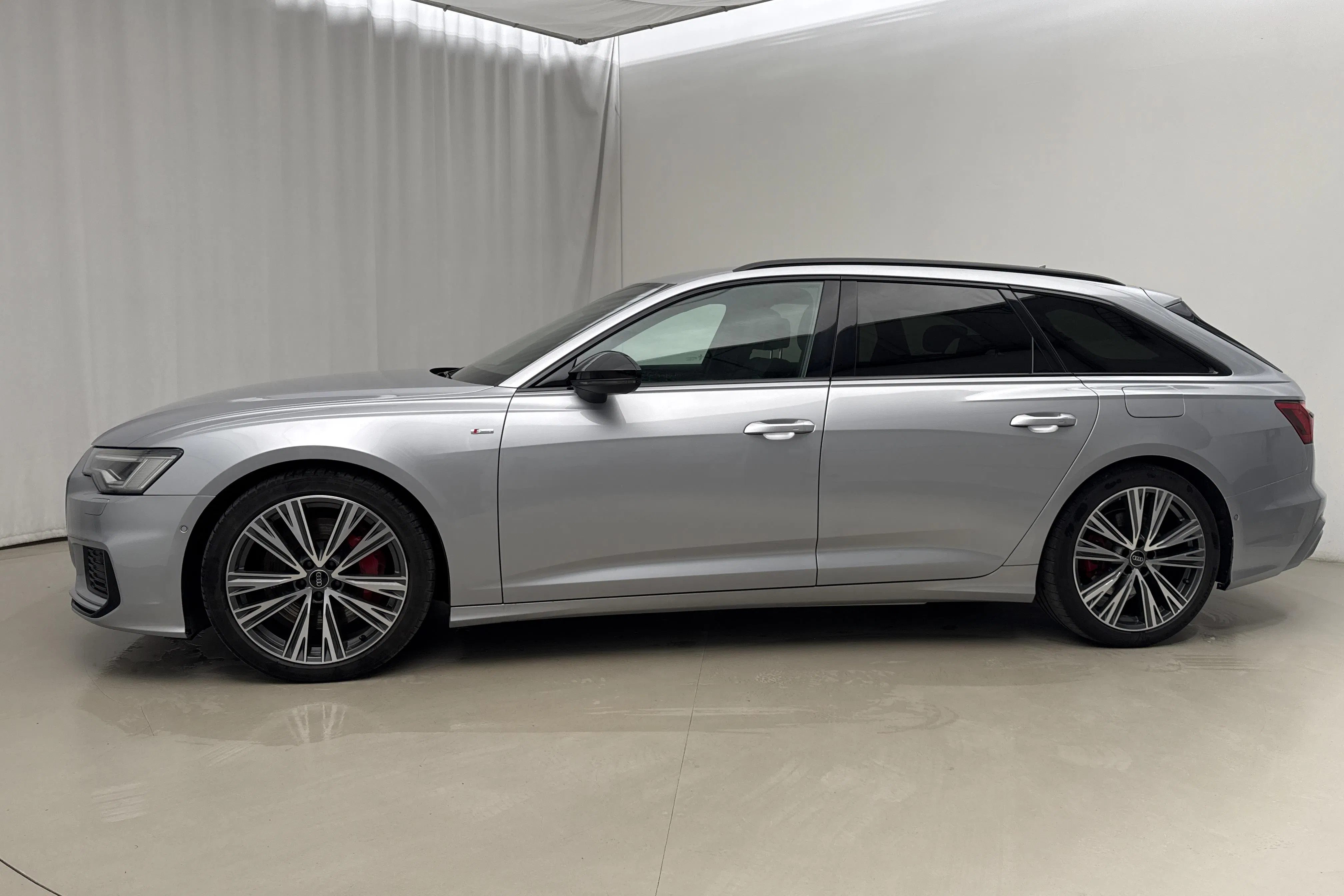 Presentation photo 2 of 22: Audi A6 Avant 55 TFSI e quattro (367hk) - 64 490 km - Automatic - silver - 2023