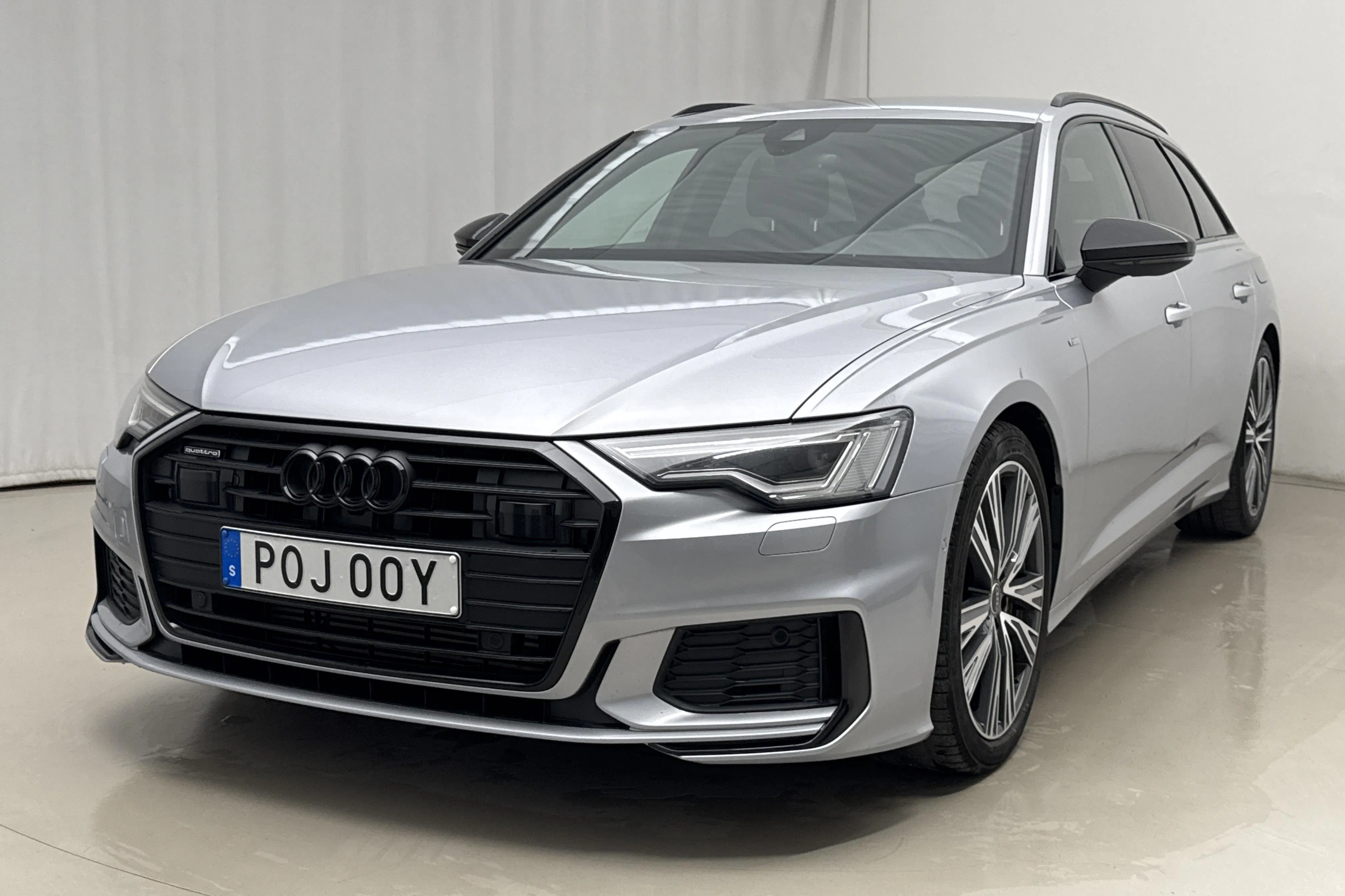 Presentation photo 1 of 22: Audi A6 Avant 55 TFSI e quattro (367hk) - 64 490 km - Automatic - silver - 2023