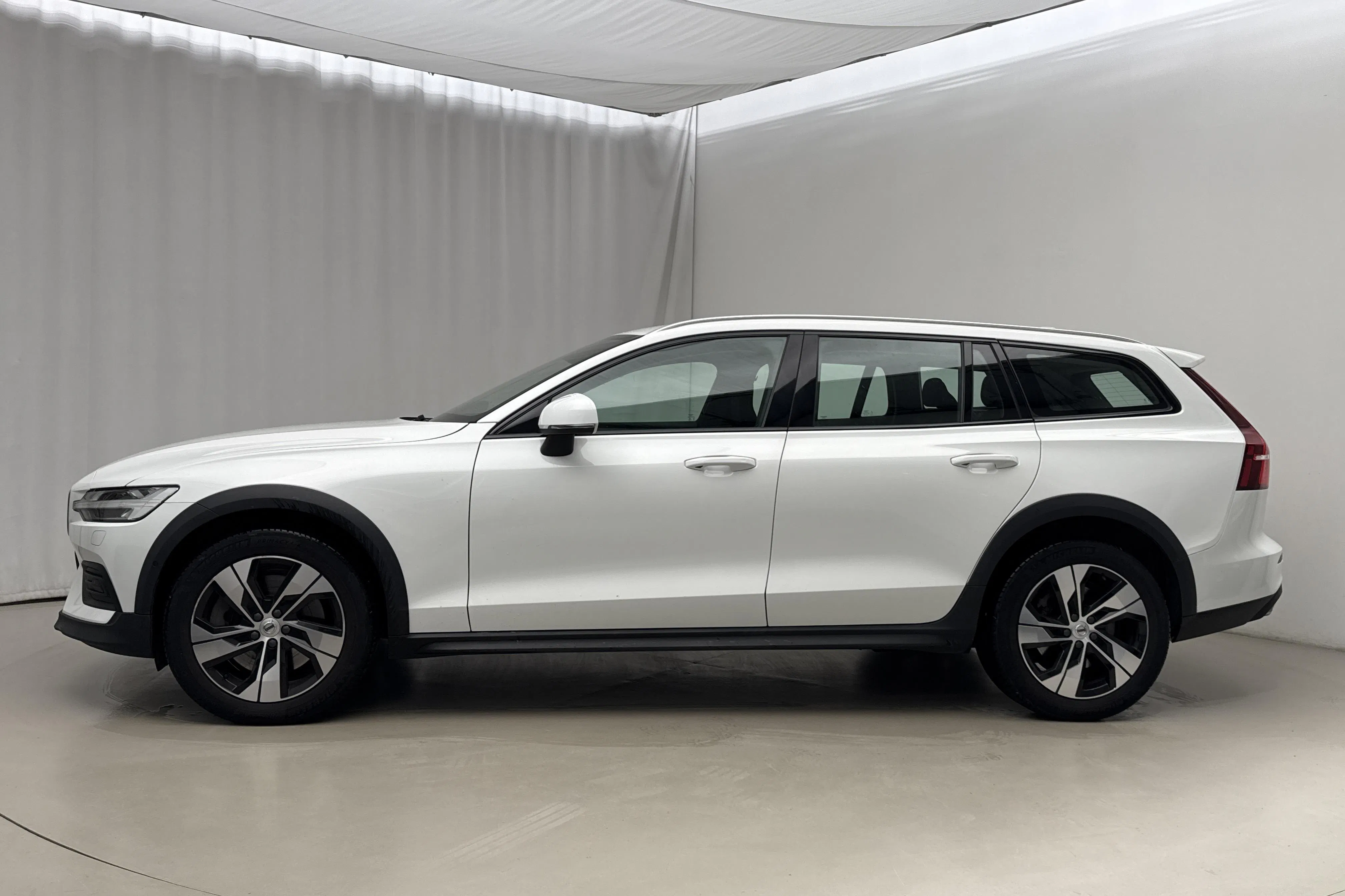 Presentation photo 2 of 19: Volvo V60 B4 Cross Country AWD Mildhybrid, Diesel (197hk) - 94 740 km - Automatic - white - 2022