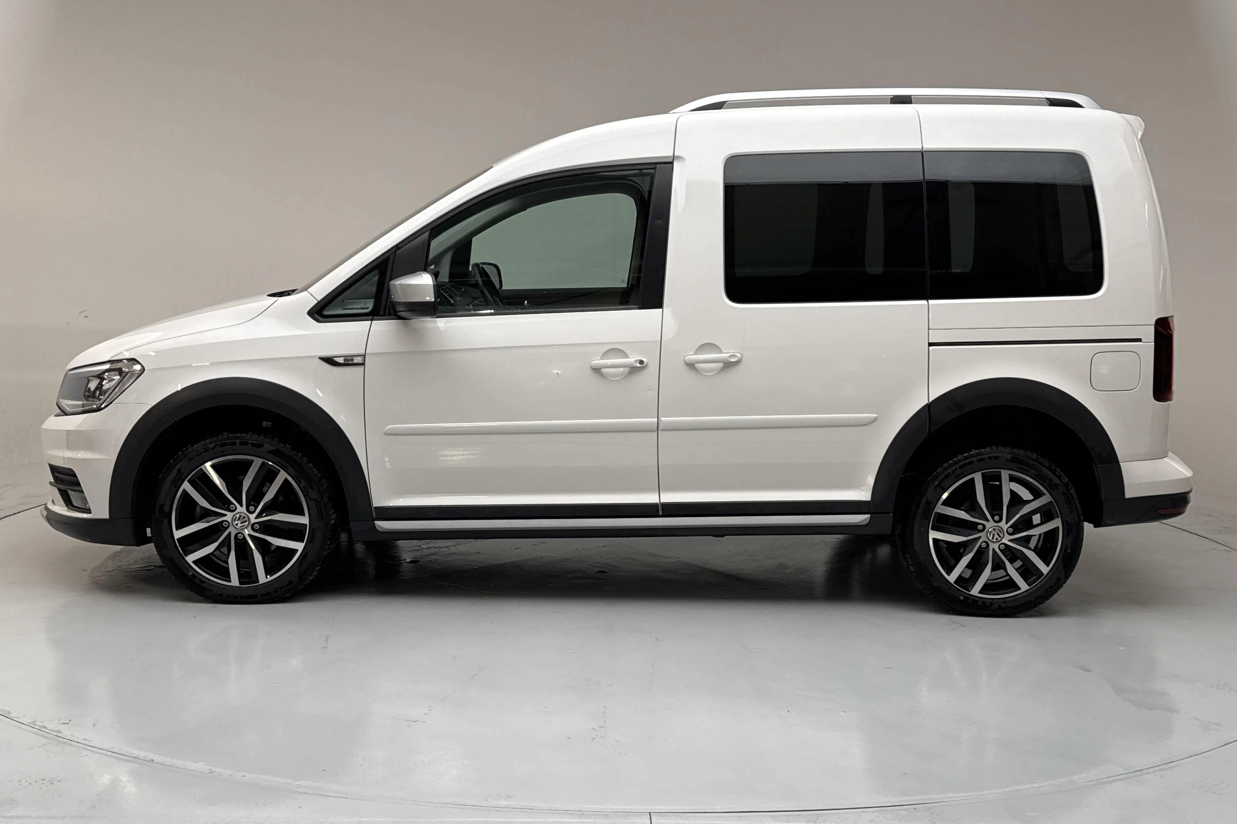 Presentation photo 2 of 13: VW Caddy Life 2.0 TDI 4MOTION (150hk) - 56 850 km - Automatic - white - 2018