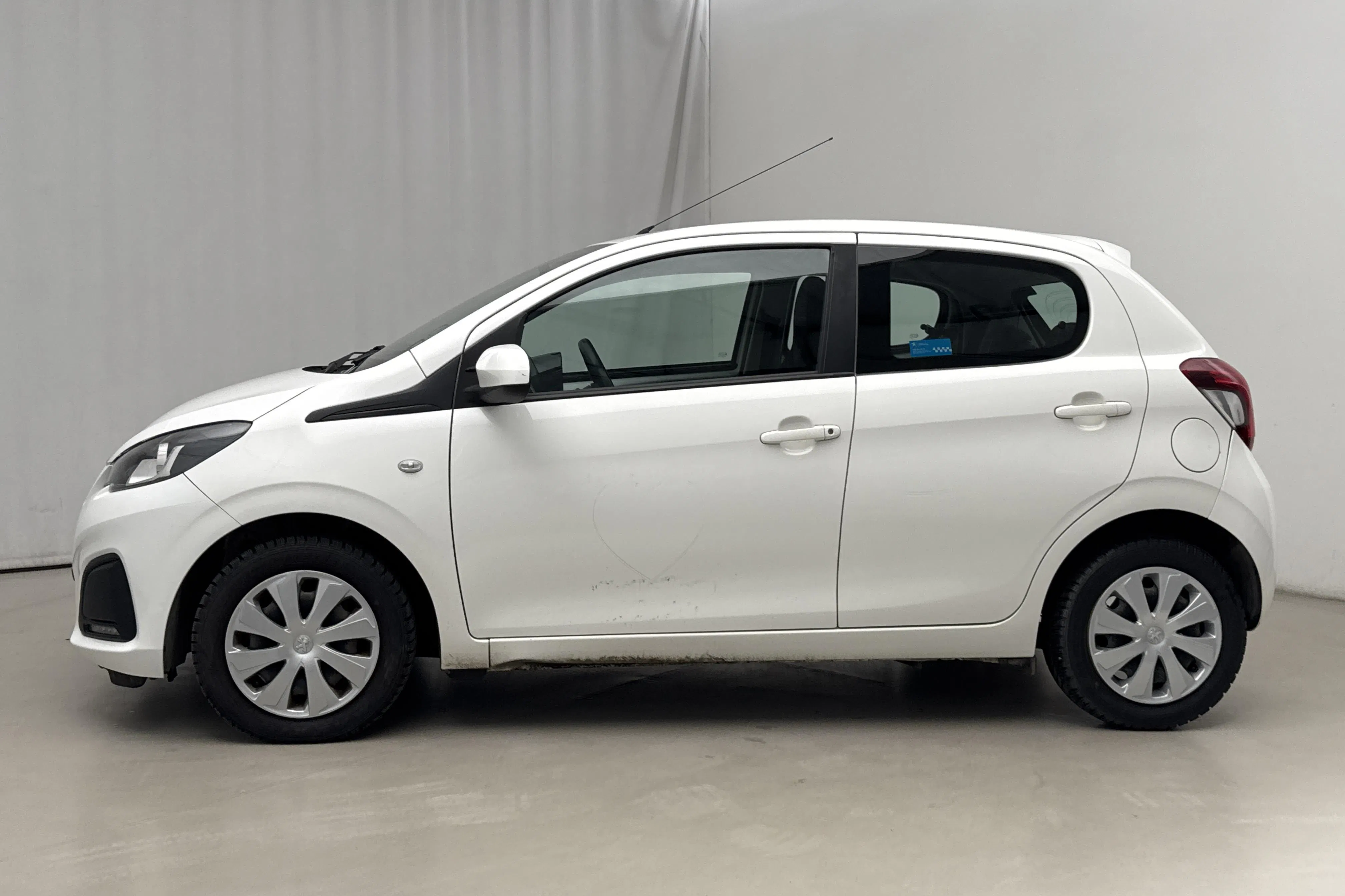 Presentation photo 2 of 14: Peugeot 108 PureTech 5dr (68hk) - 115 870 km - Automatic - white - 2017