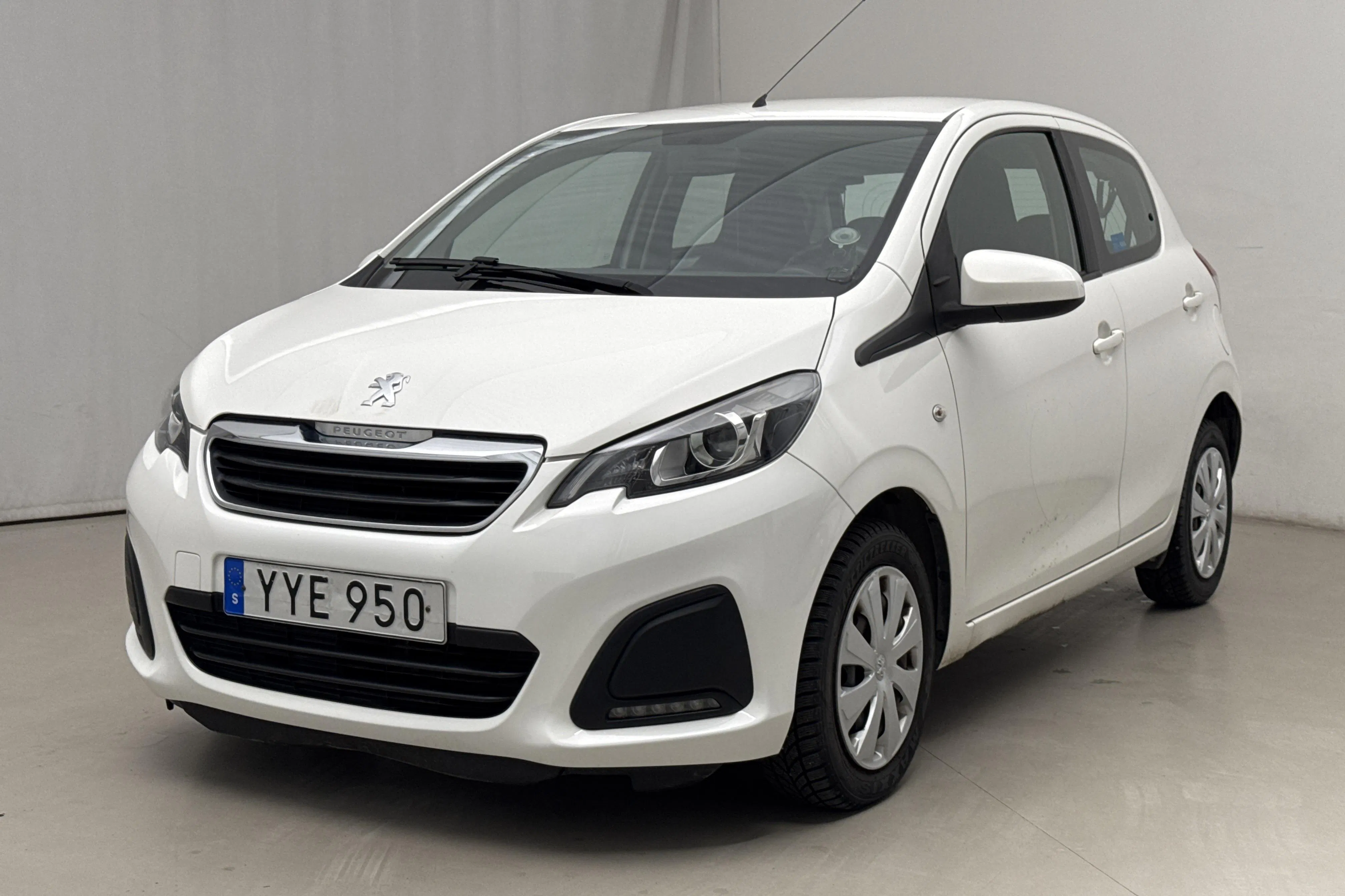 Presentation photo 1 of 14: Peugeot 108 PureTech 5dr (68hk) - 115 870 km - Automatic - white - 2017
