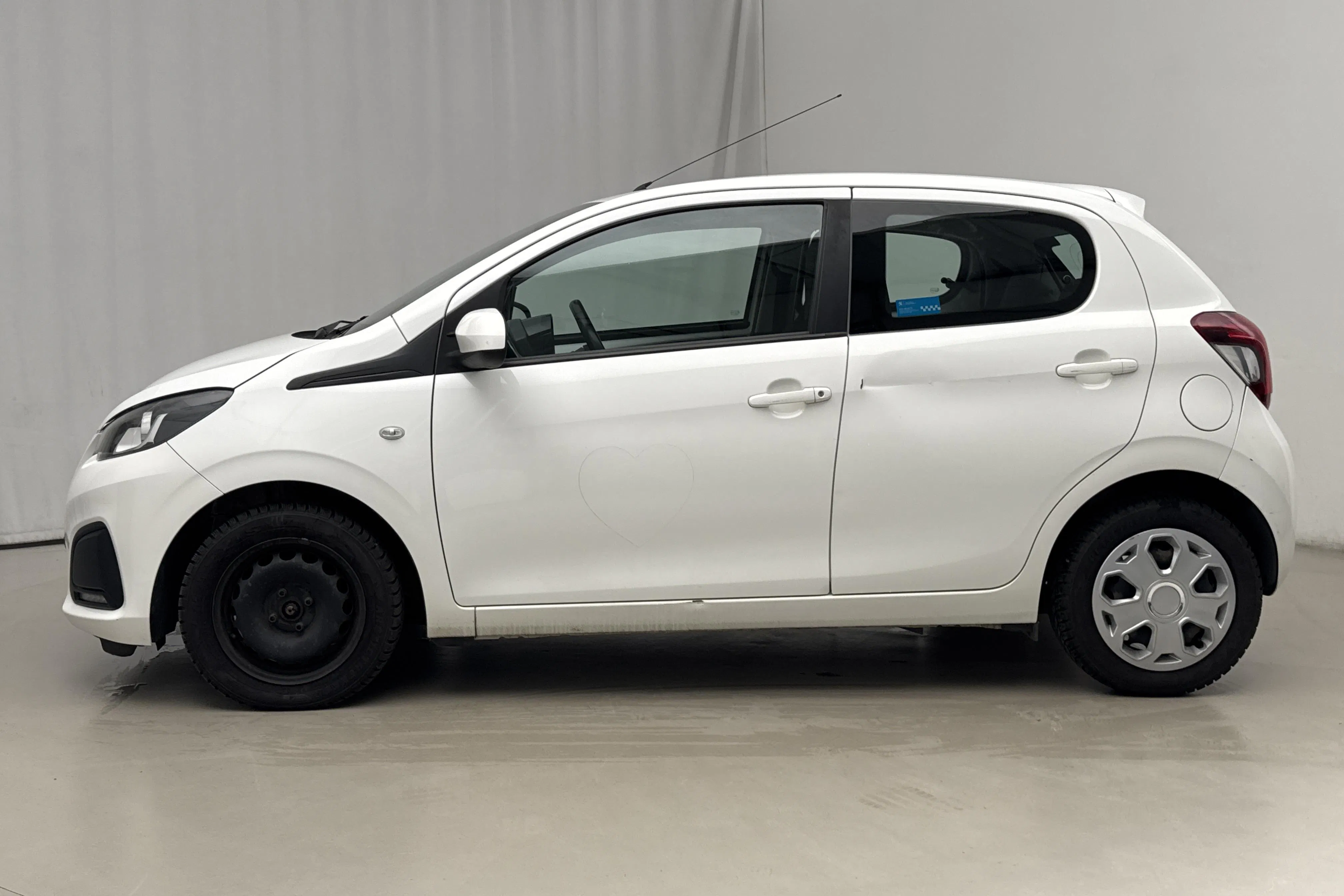 Presentationsfoto 2 av 14: Peugeot 108 PureTech 5dr (68hk) - 12 507 mil - Automat - vit - 2017