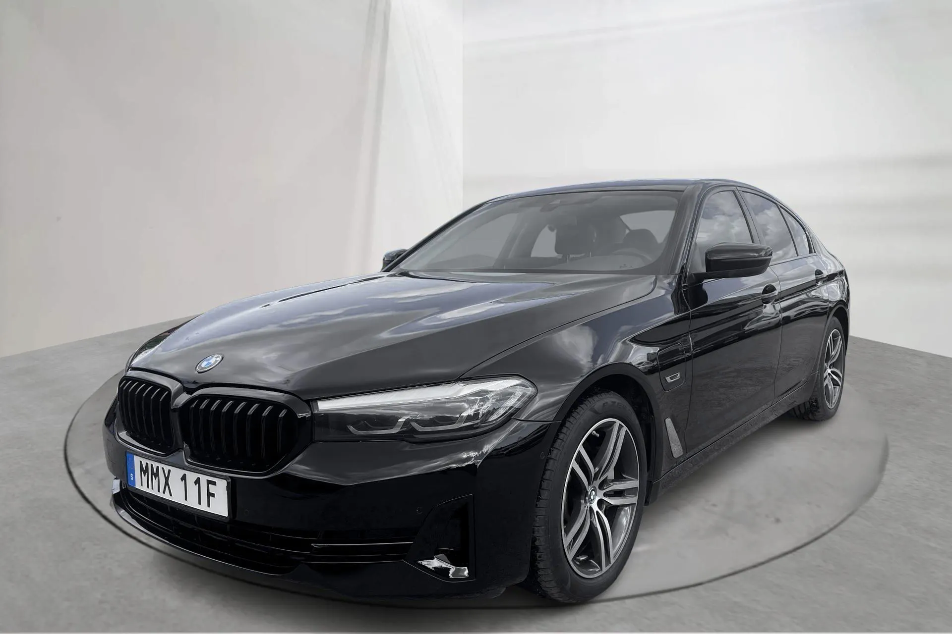BMW 530e Sedan, G30 12kWh LCI (292hk)