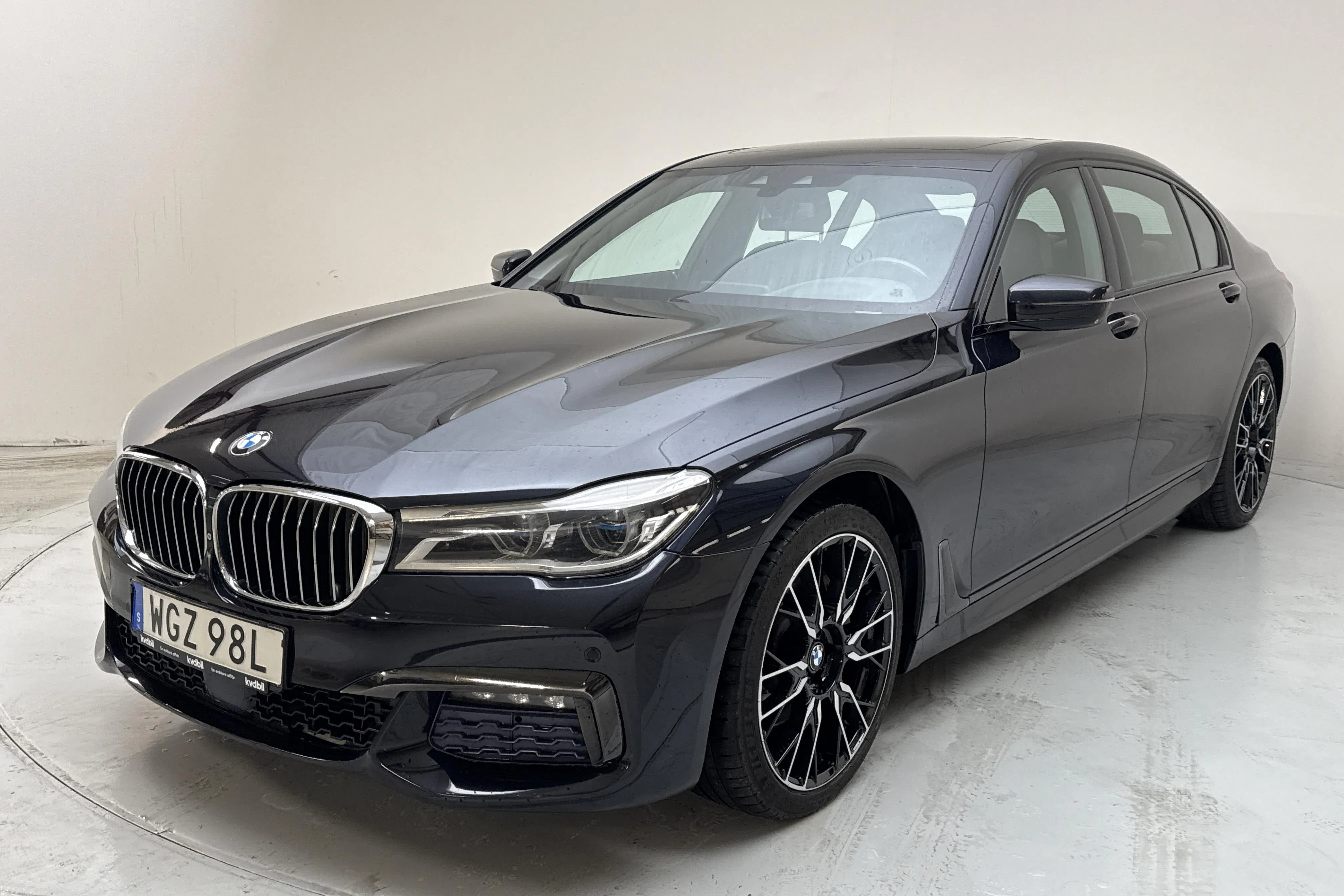 Presentation photo 1 of 21: BMW 740Ld xDrive Sedan, G11 (320hk) - 145 900 km - Automatic - black - 2016