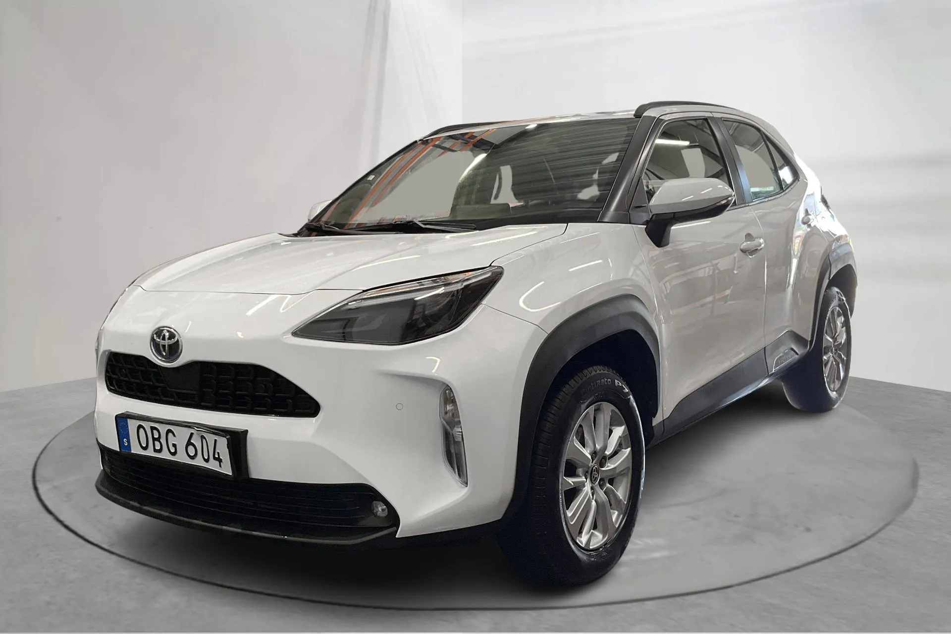 Presentationsfoto 1 av 13: Toyota Yaris Cross 1.5 Hybrid (116hk) - 13 516 mil - Automat - vit - 2023