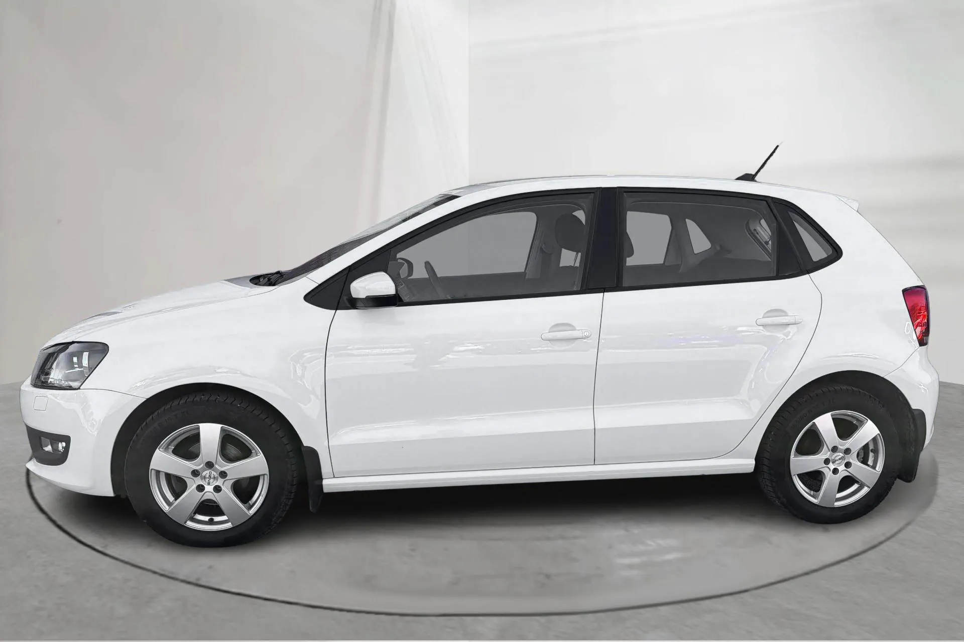 Presentationsfoto 2 av 14: VW Polo 1.2 TSI 5dr (90hk) - 4 079 mil - Manuell - vit - 2013