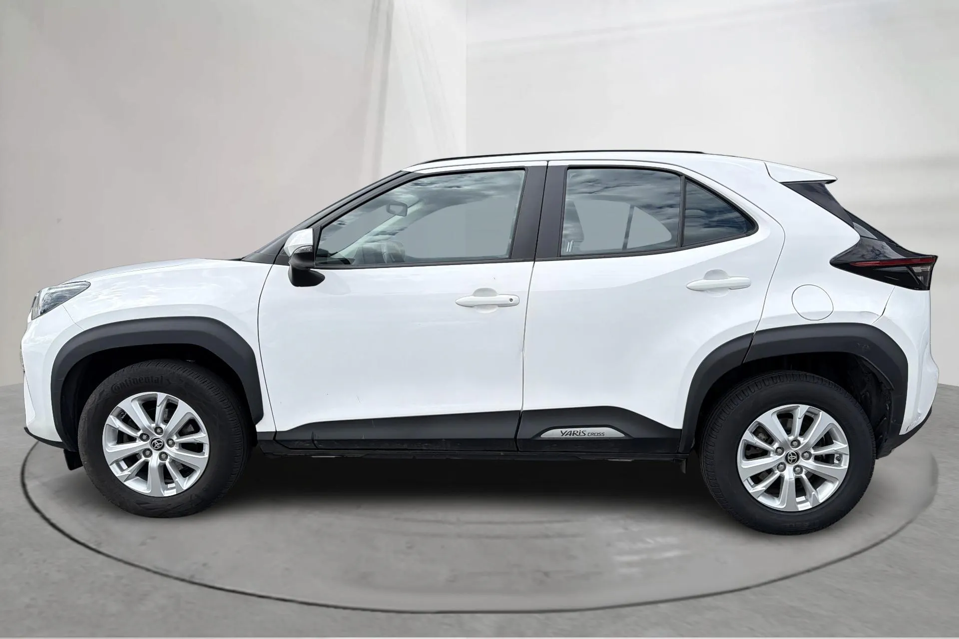 Presentationsfoto 2 av 23: Toyota Yaris Cross 1.5 Hybrid (116hk) - 14 056 mil - Automat - vit - 2023