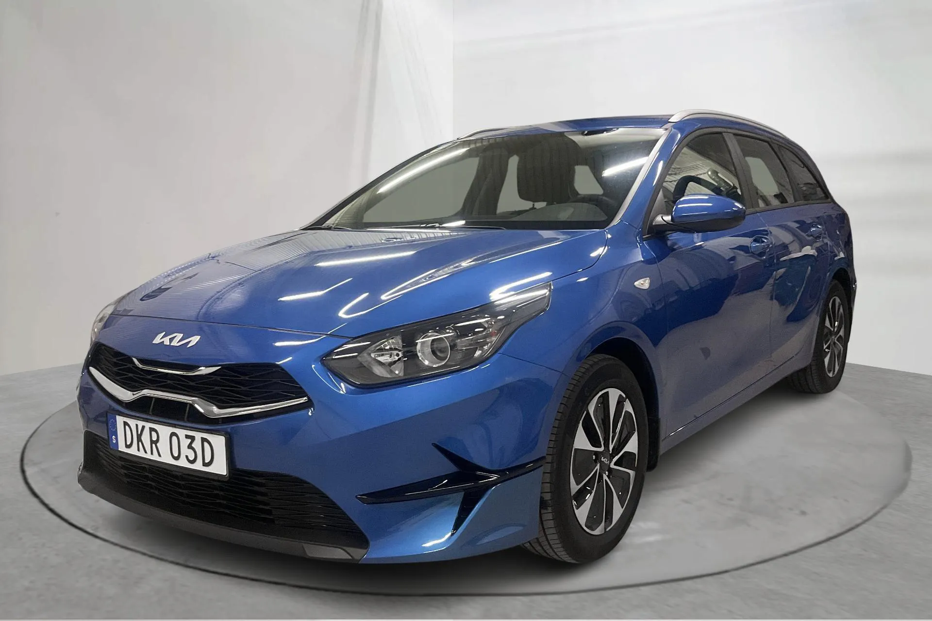 Presentation photo 1 of 18: KIA Ceed 1.5 T-GDi SW (140hk) - 341 Scandinavian mile - Automatic - blue - 2025