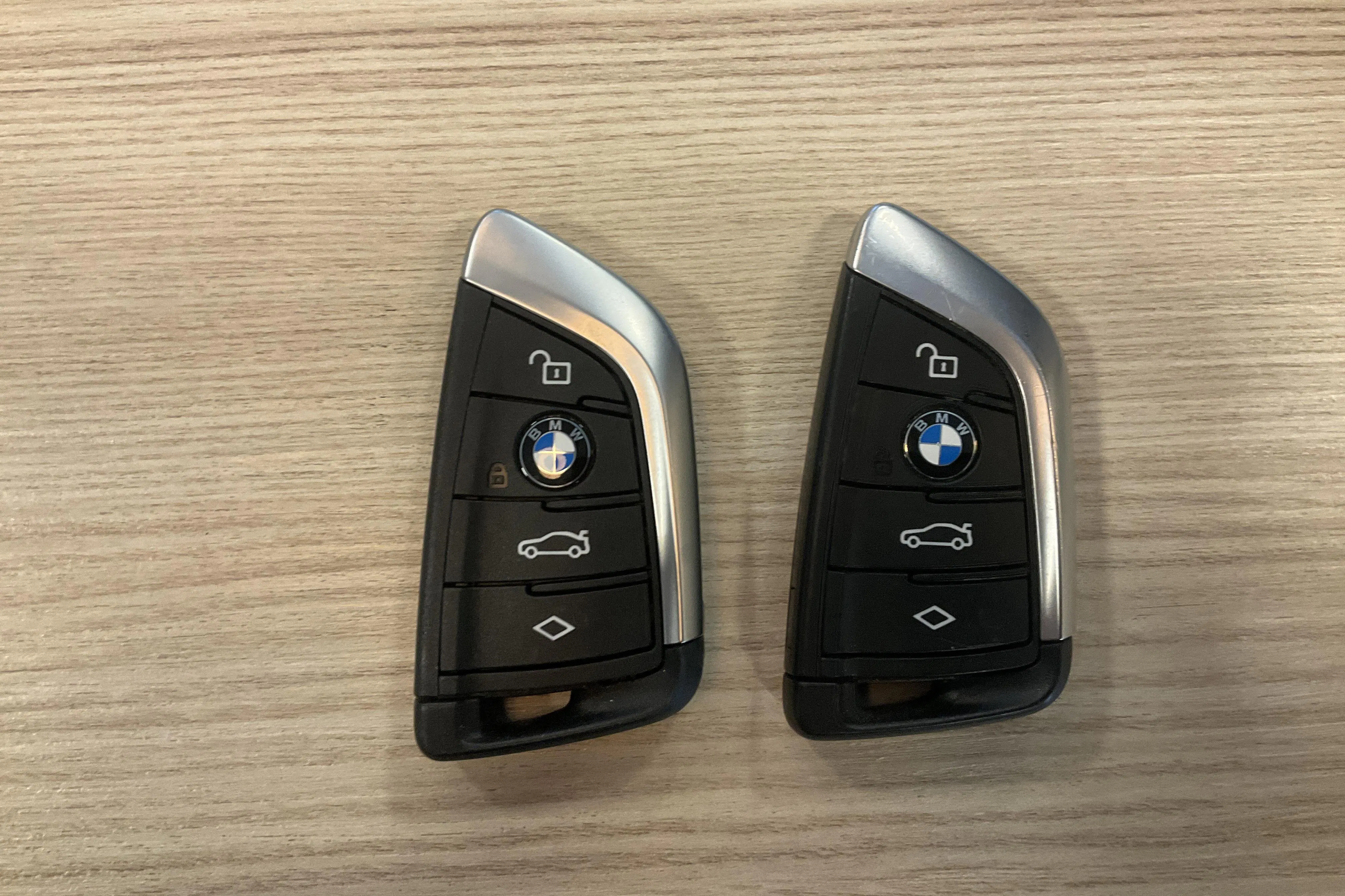 Presentation photo 21 of 21: BMW iX3 LCI, G08 (286hk) - 52 260 km - Automatic - silver - 2022