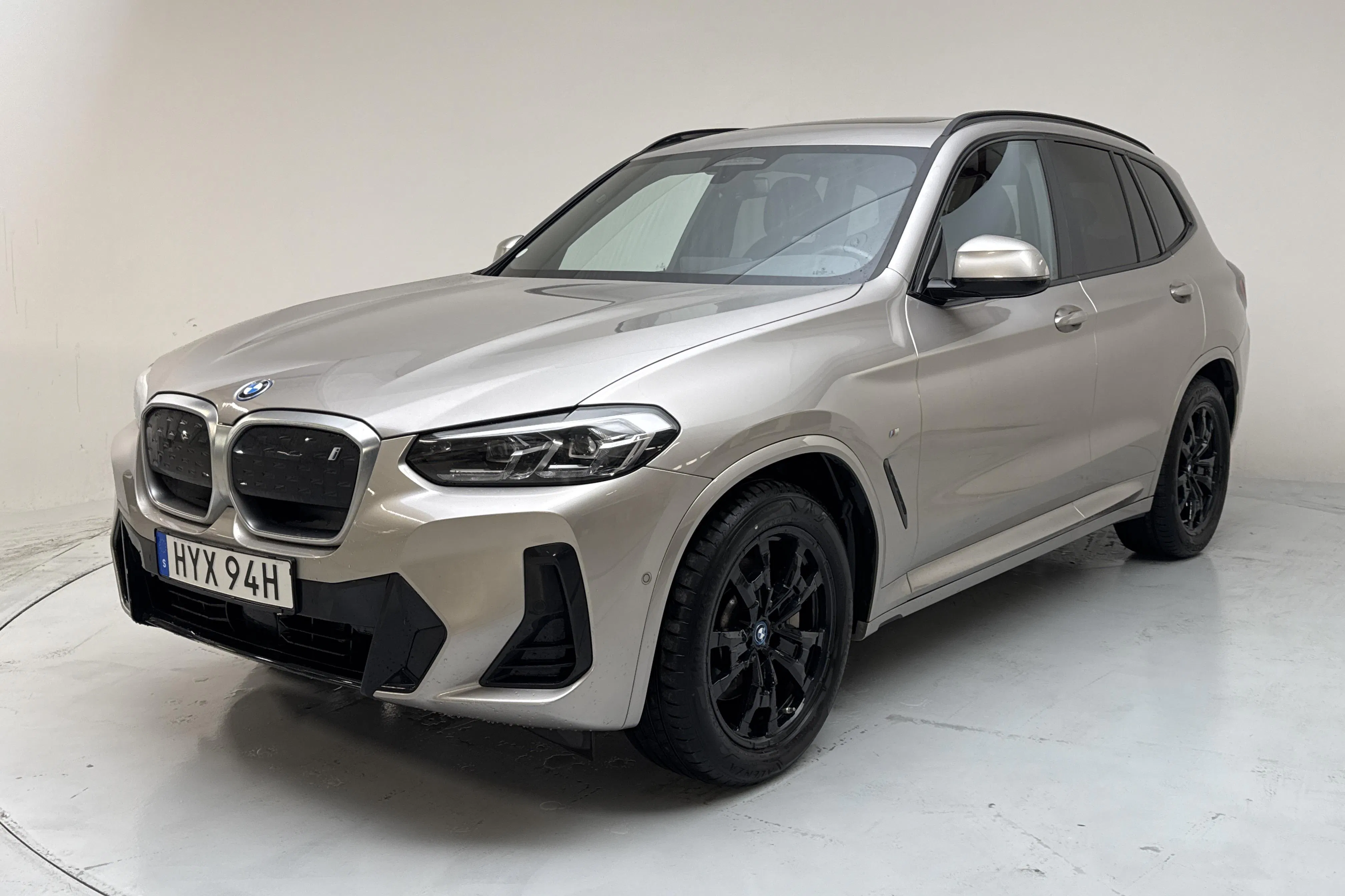 Presentation photo 1 of 21: BMW iX3 LCI, G08 (286hk) - 52 260 km - Automatic - silver - 2022