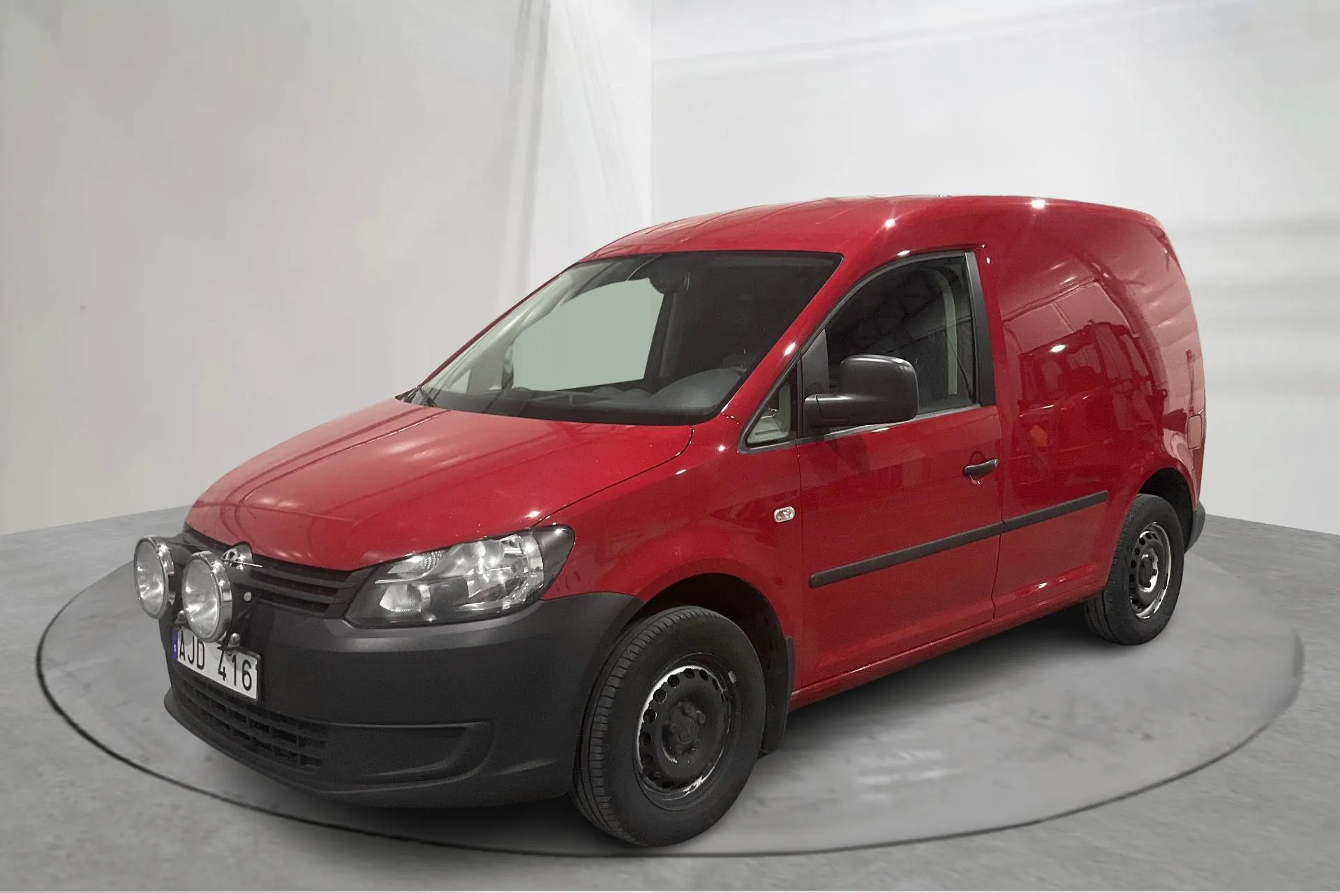 Presentationsfoto 1 av 12: VW Caddy 1.6 TDI Skåp (102hk) - 15 340 mil - Manuell - röd - 2013