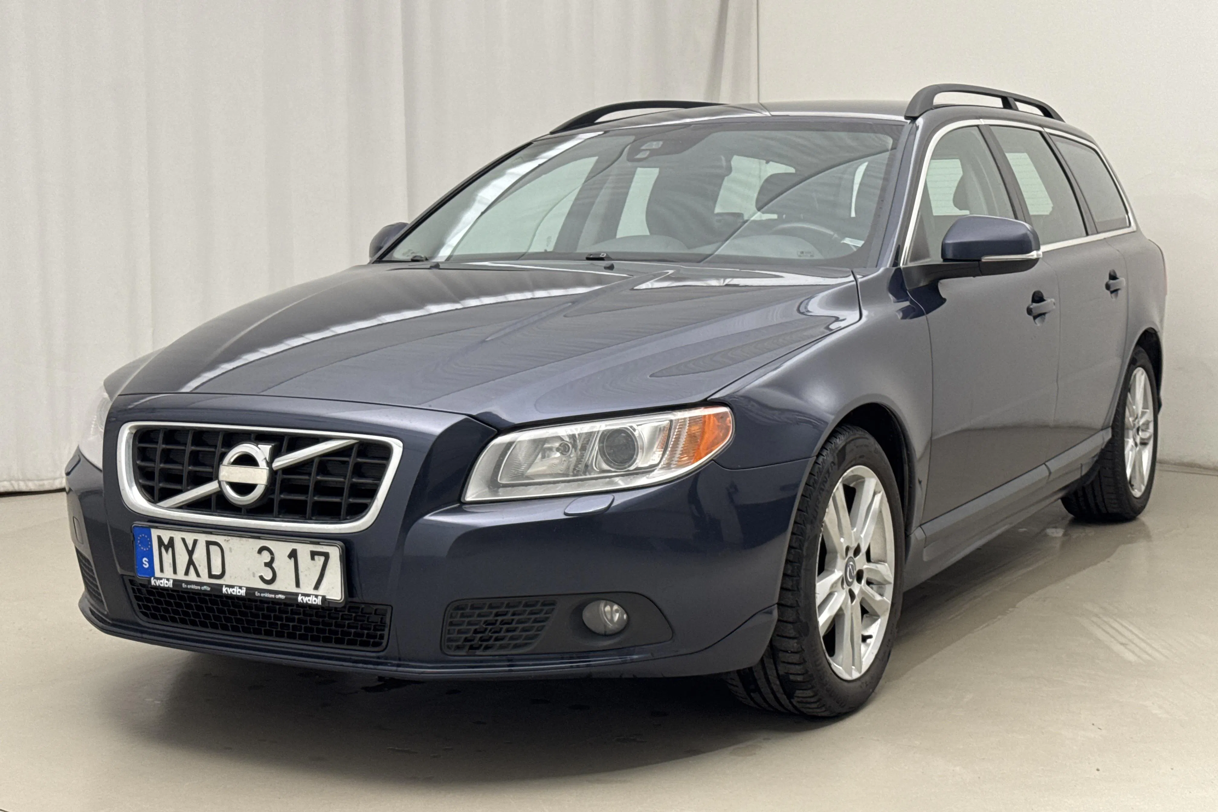 Presentationsfoto 1 av 16: Volvo V70 II D4 (163hk) - 26 745 mil - Manuell - blå - 2013