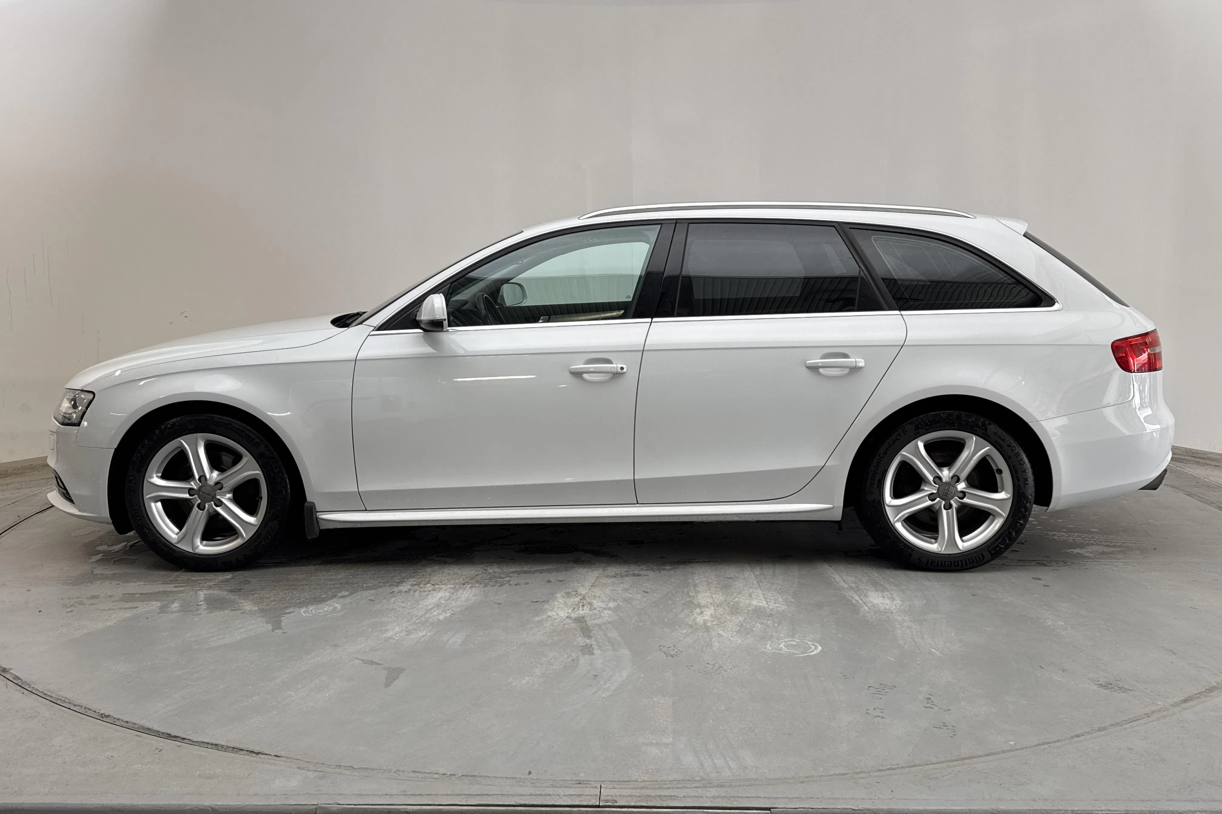 Presentationsfoto 2 av 11: Audi A4 1.8 TFSI Avant (170hk) - 16 003 mil - Manuell - vit - 2014