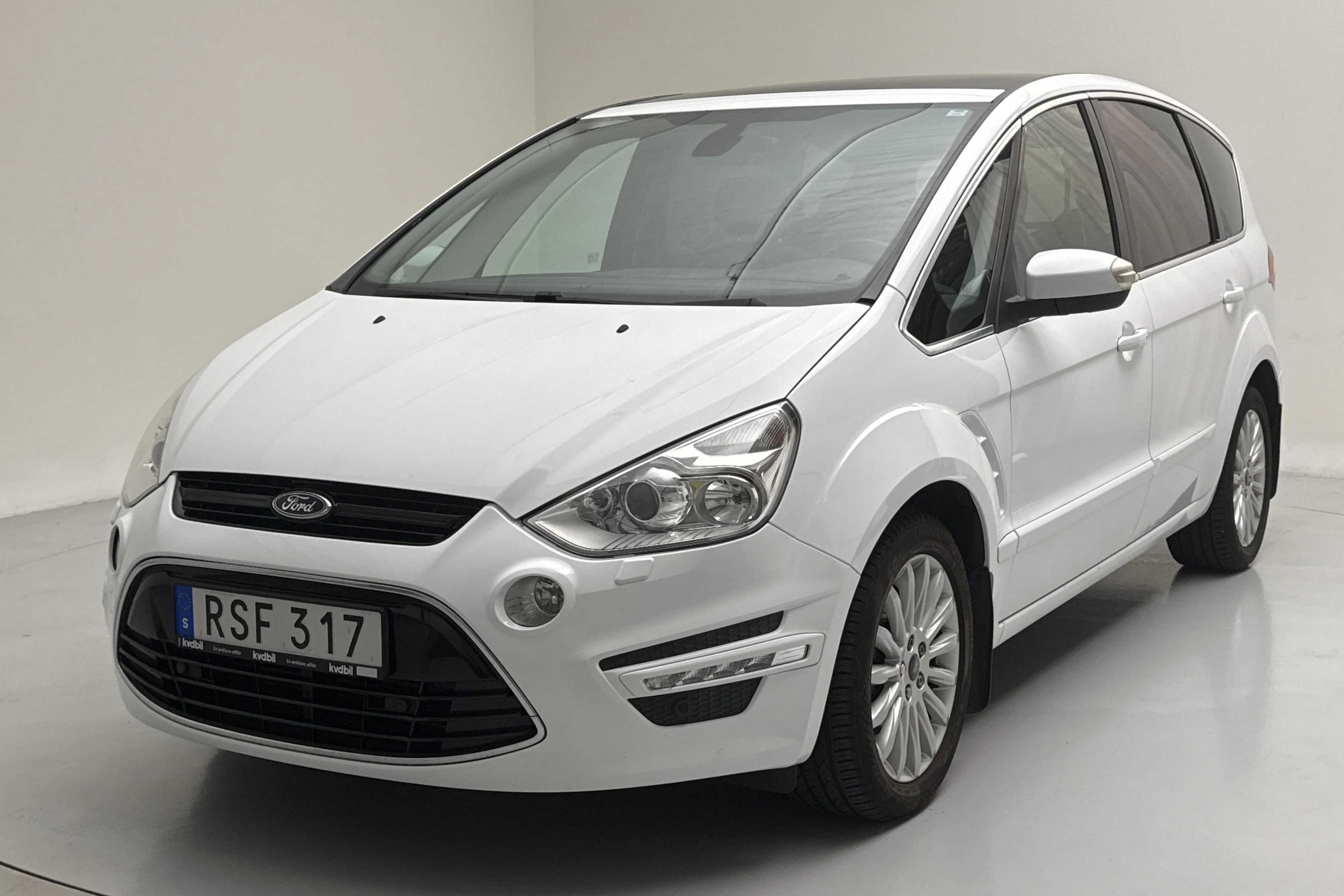 Presentation photo 1 of 16: Ford S-MAX 2.0 Duratorq TDCi (140hk) - 161 840 km - Automatic - white - 2015