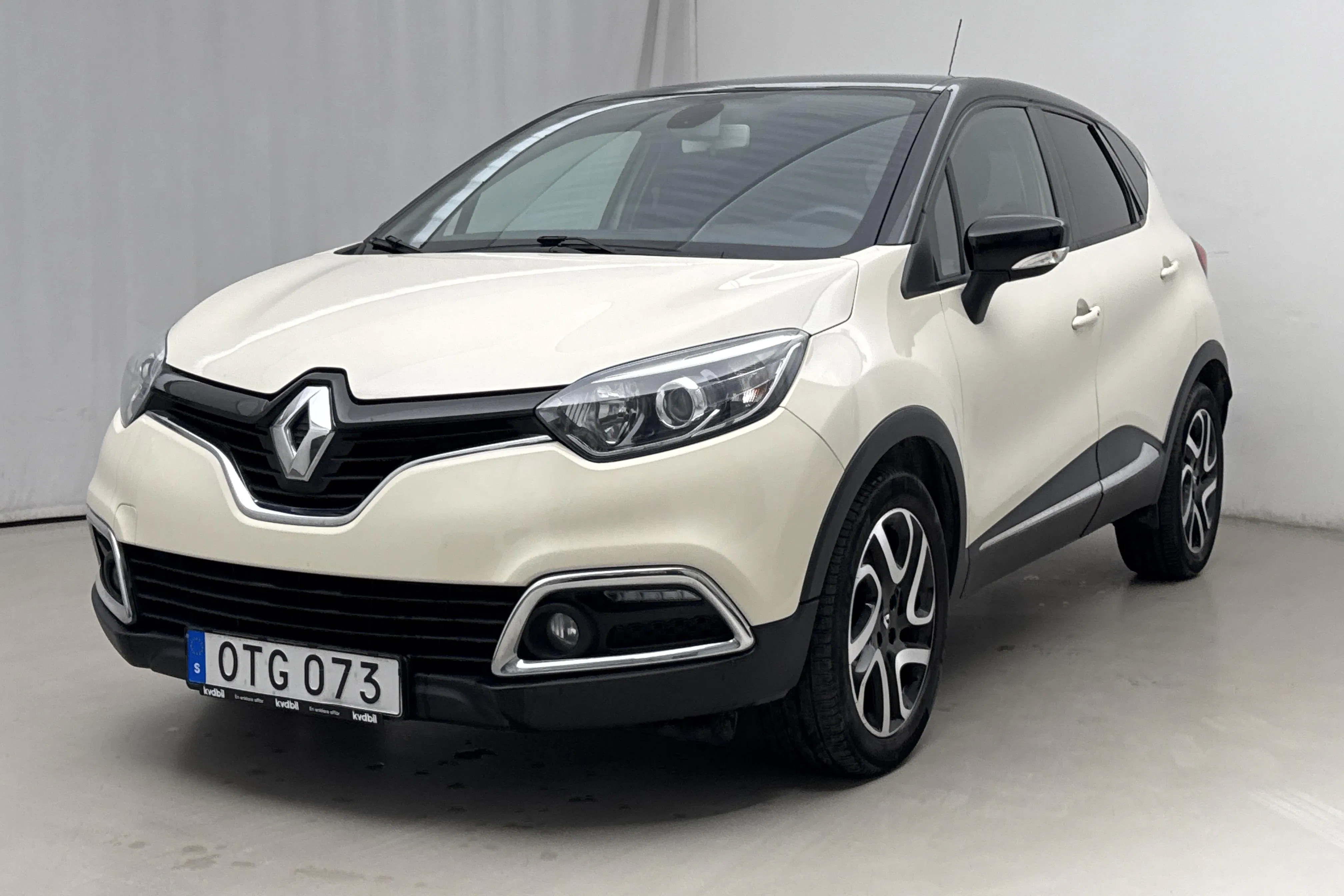 Presentationsfoto 1 av 19: Renault Captur 1.2 TCe (120hk) - 12 347 mil - Automat - 2015