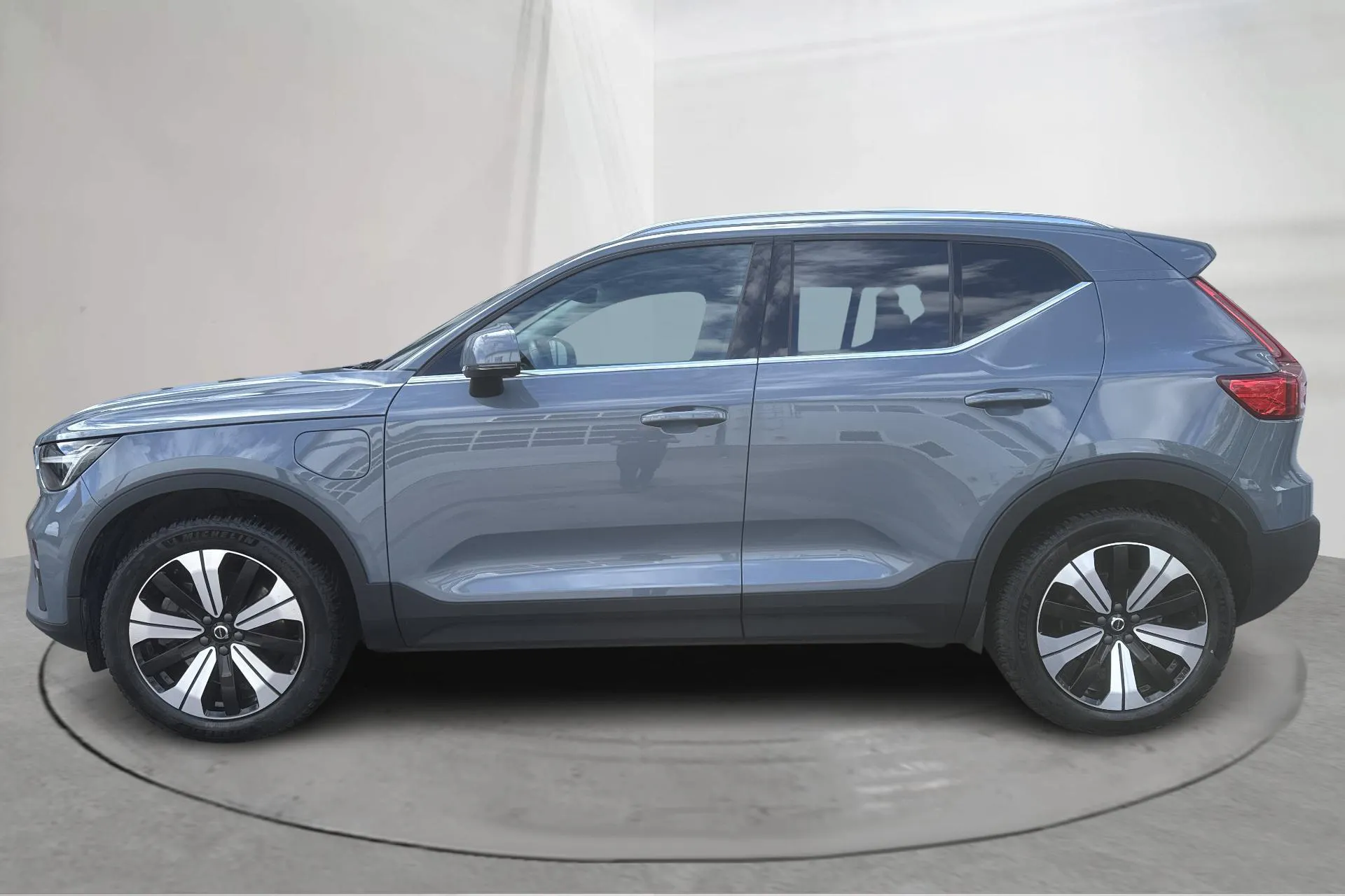 Presentationsfoto 2 av 23: Volvo XC40 T4 2WD Twin Engine (211hk) - 4 404 mil - Automat - grå - 2023