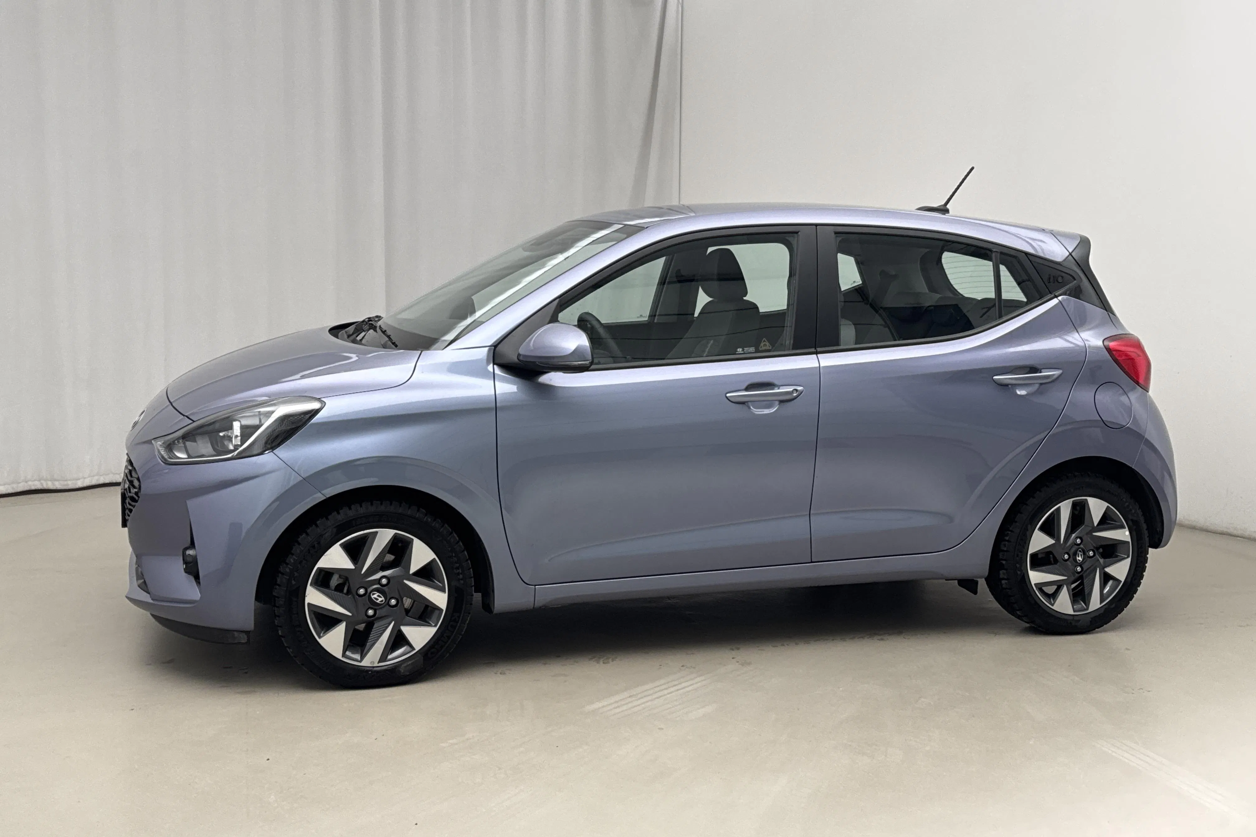 Presentation photo 2 of 16: Hyundai i10 1.0 MPi (67hk) - 8 790 km - Automatic - blue - 2024
