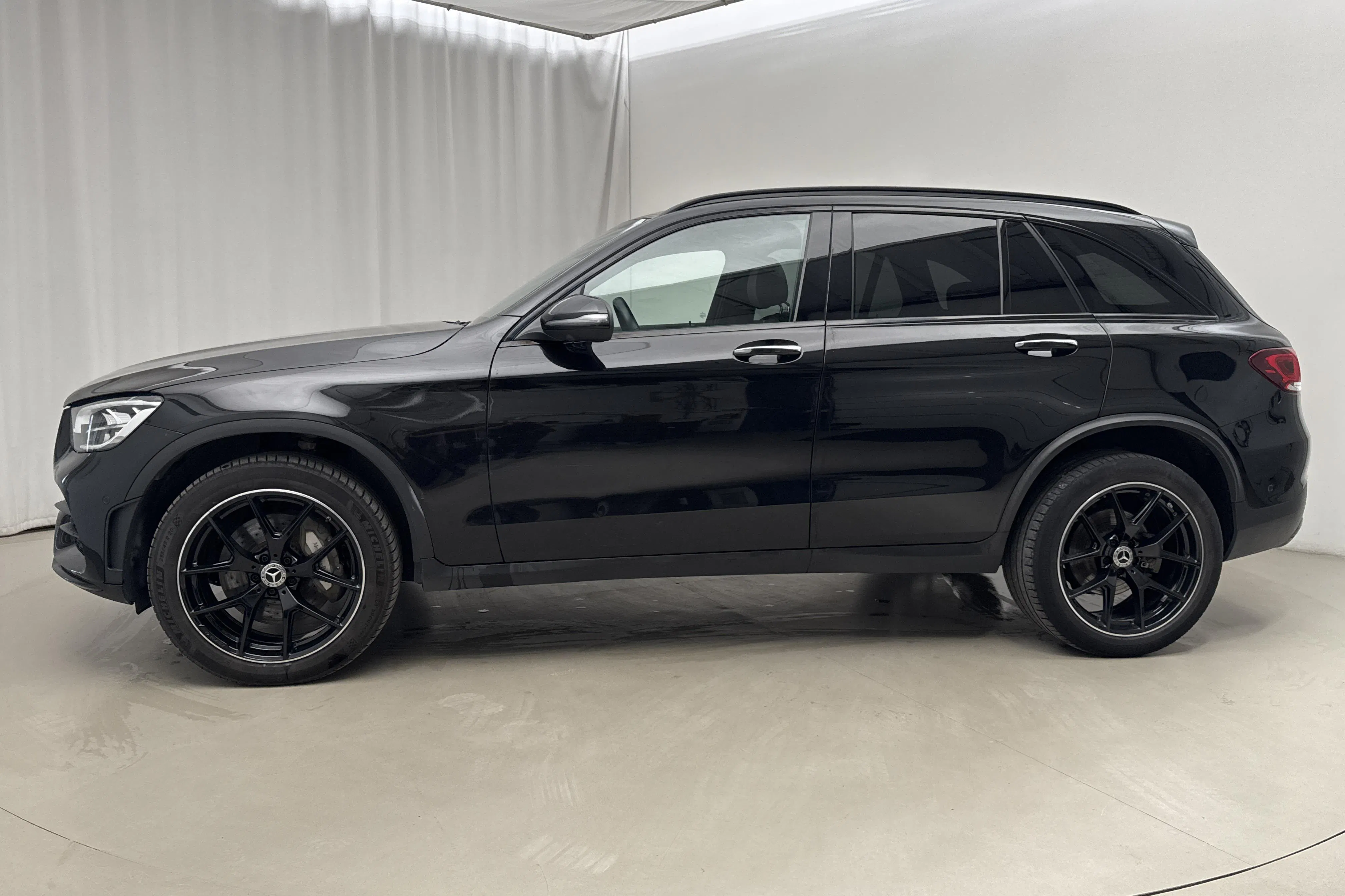 Presentationsfoto 2 av 24: Mercedes GLC 300 de 4MATIC X253 (316hk) - 9 625 mil - Automat - svart - 2022