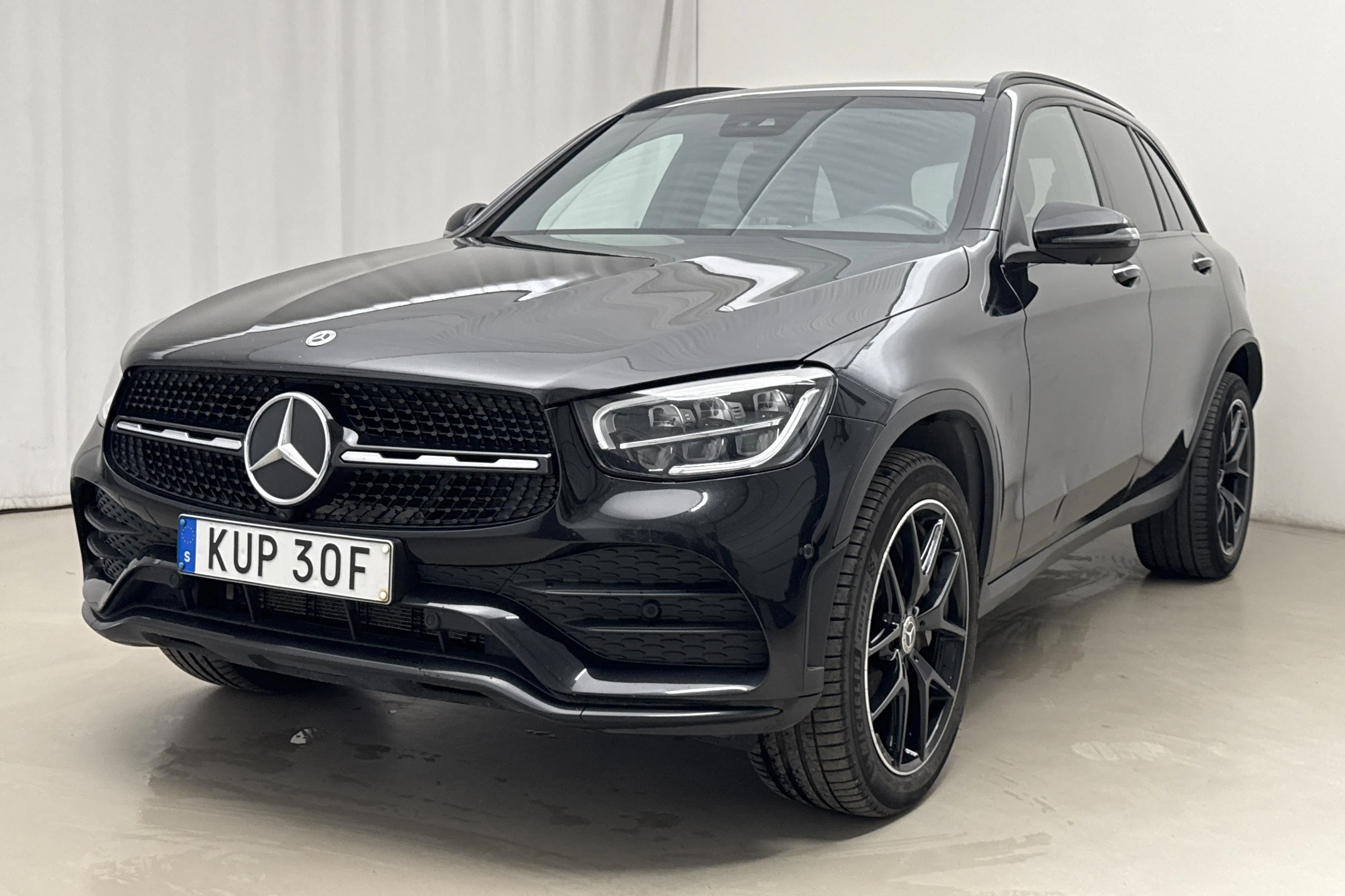Presentationsfoto 1 av 24: Mercedes GLC 300 de 4MATIC X253 (316hk) - 9 625 mil - Automat - svart - 2022