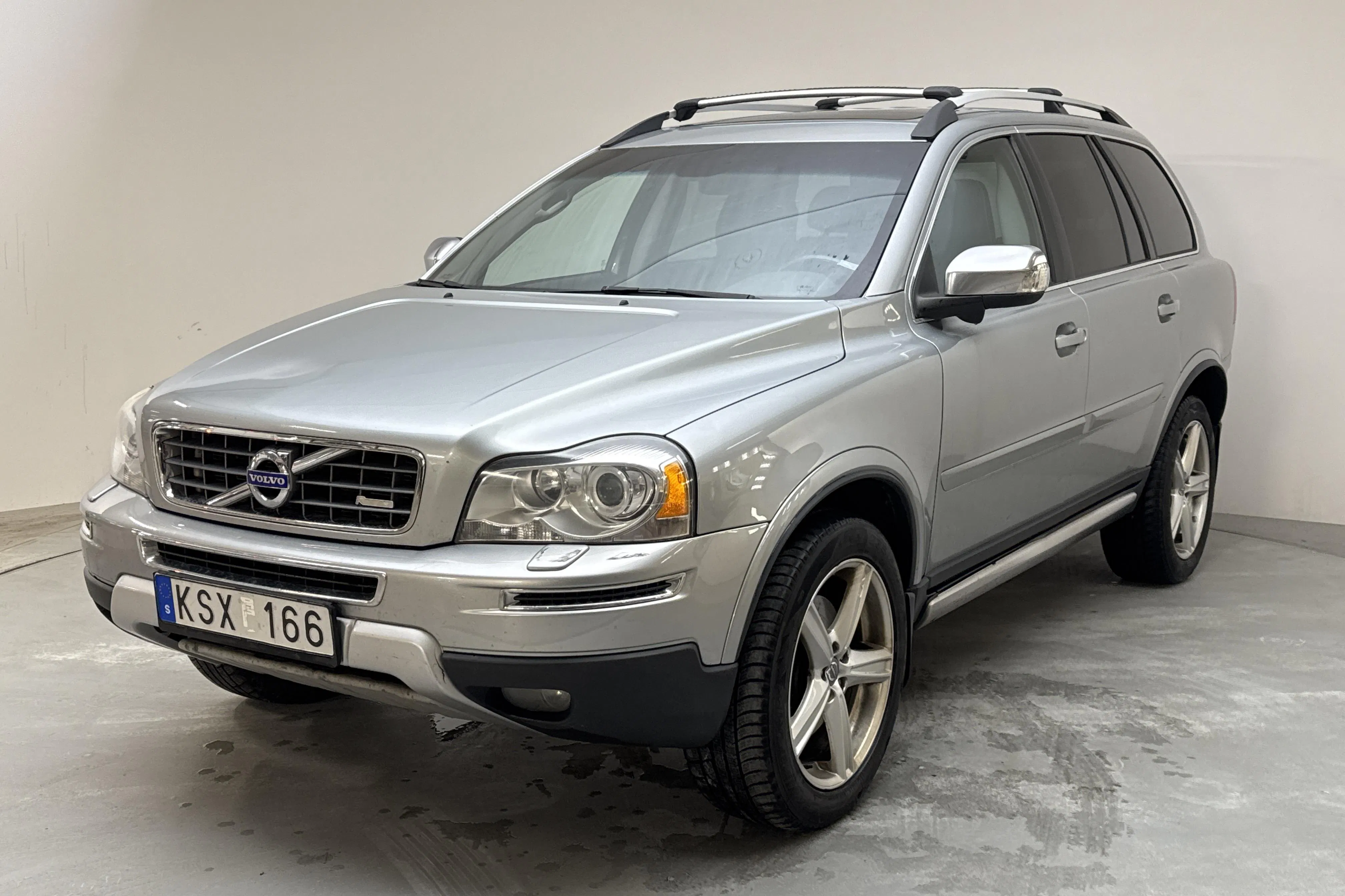 Presentationsfoto 1 av 16: Volvo XC90 D5 (185hk) - 28 721 mil - Automat - silver - 2011