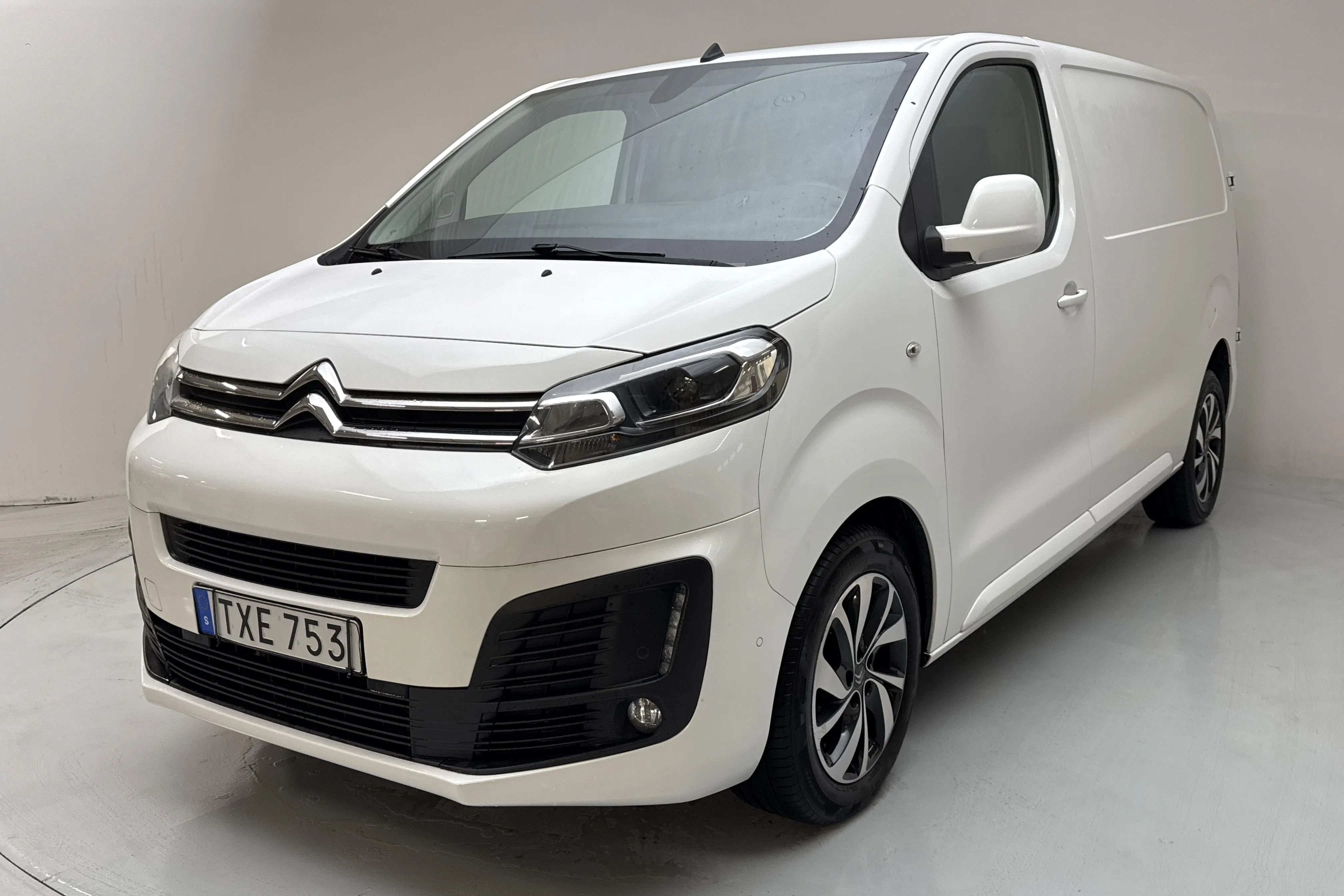 Presentation photo 1 of 11: Citroën Jumpy III 2.0 BlueHDI Skåp (177hk) - 68 120 km - Automatic - white - 2018