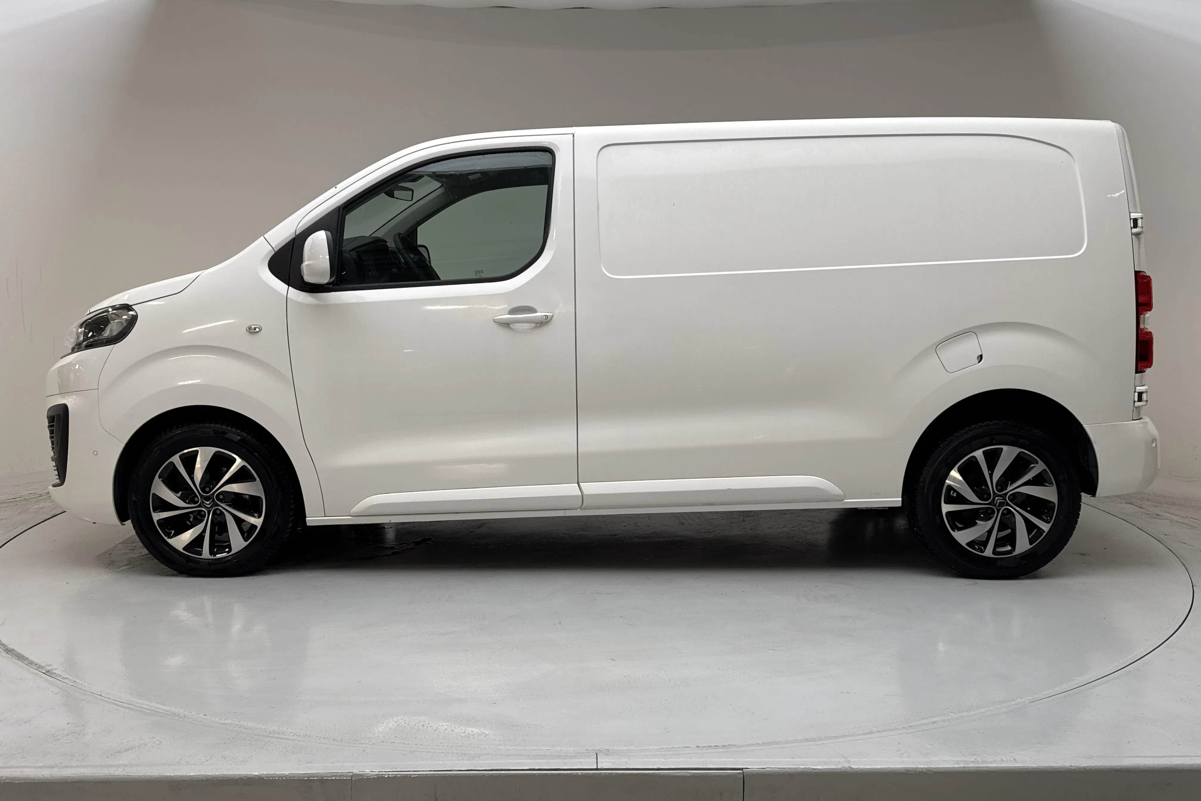 Presentation photo 2 of 11: Citroën Jumpy III 2.0 BlueHDI Skåp (177hk) - 68 120 km - Automatic - white - 2018