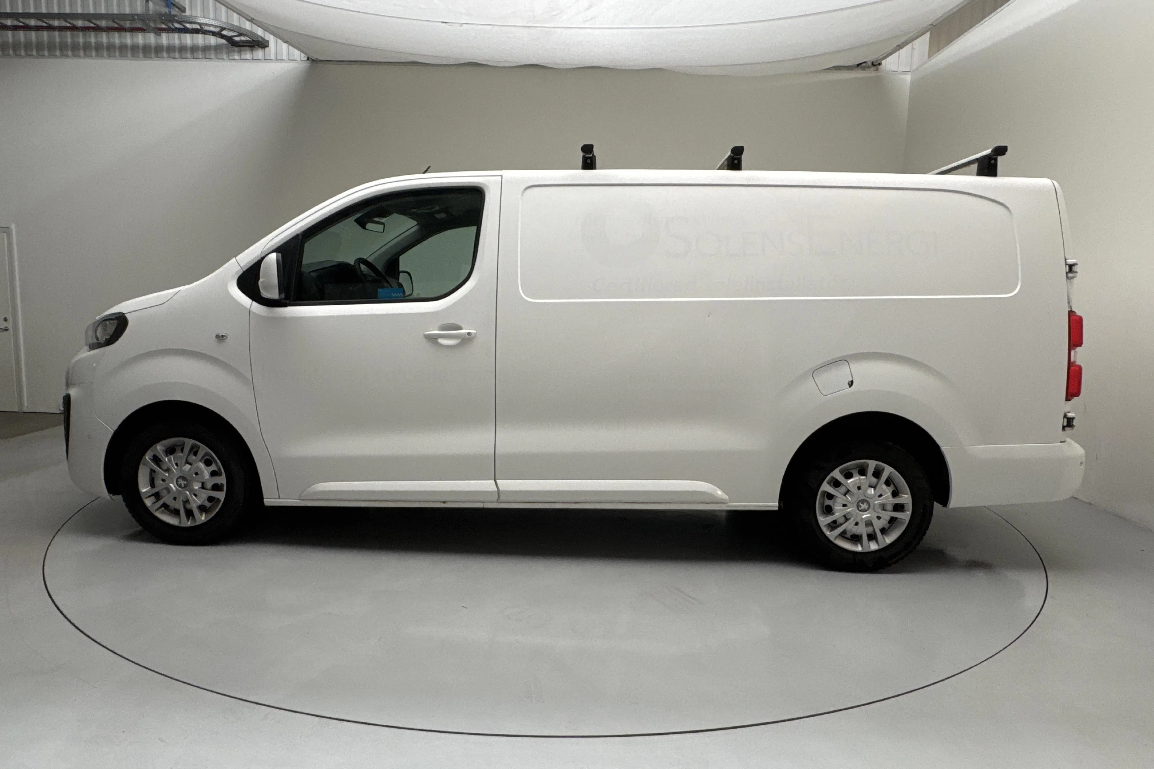 Presentationsfoto 2 av 16: Peugeot Expert BlueHDi Skåp (122hk) - 14 293 mil - Manuell - vit - 2018
