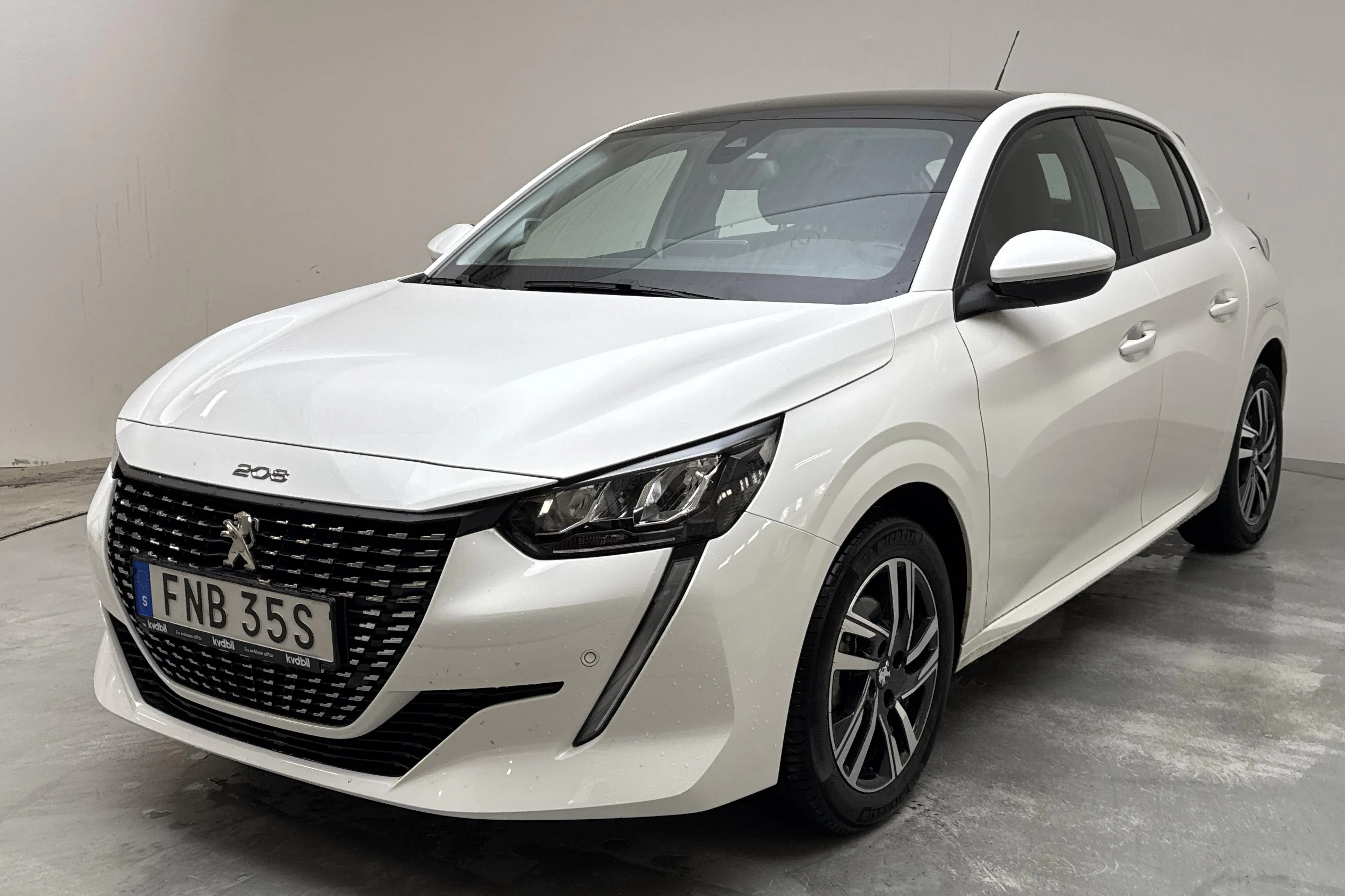 Presentationsfoto 1 av 14: Peugeot 208 1.2 PureTech 5dr (130hk) - 784 mil - Automat - vit - 2020