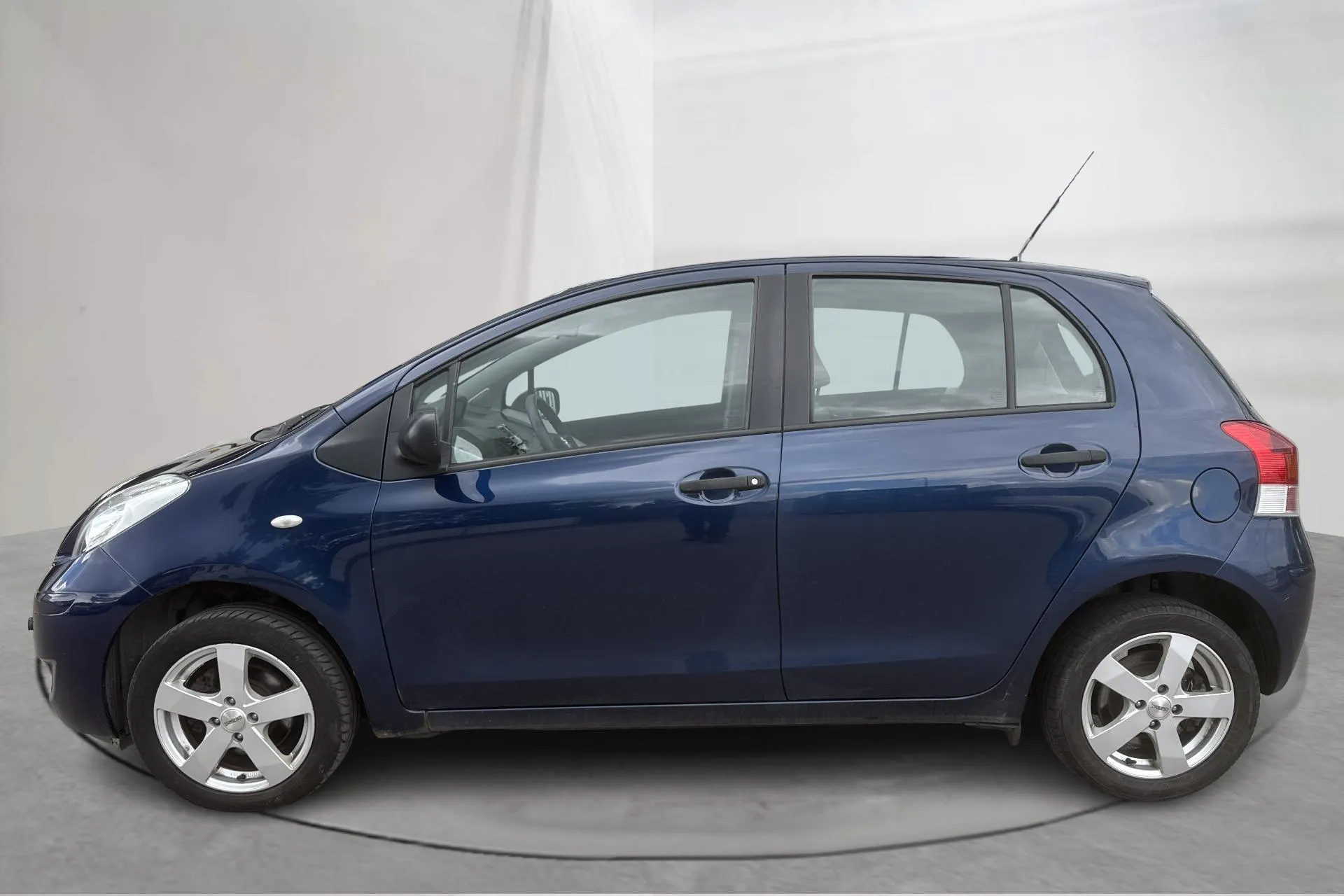 Presentation photo 2 of 15: Toyota Yaris 1.0 5dr (69hk) - 155 900 km - Manual - dark blue - 2009